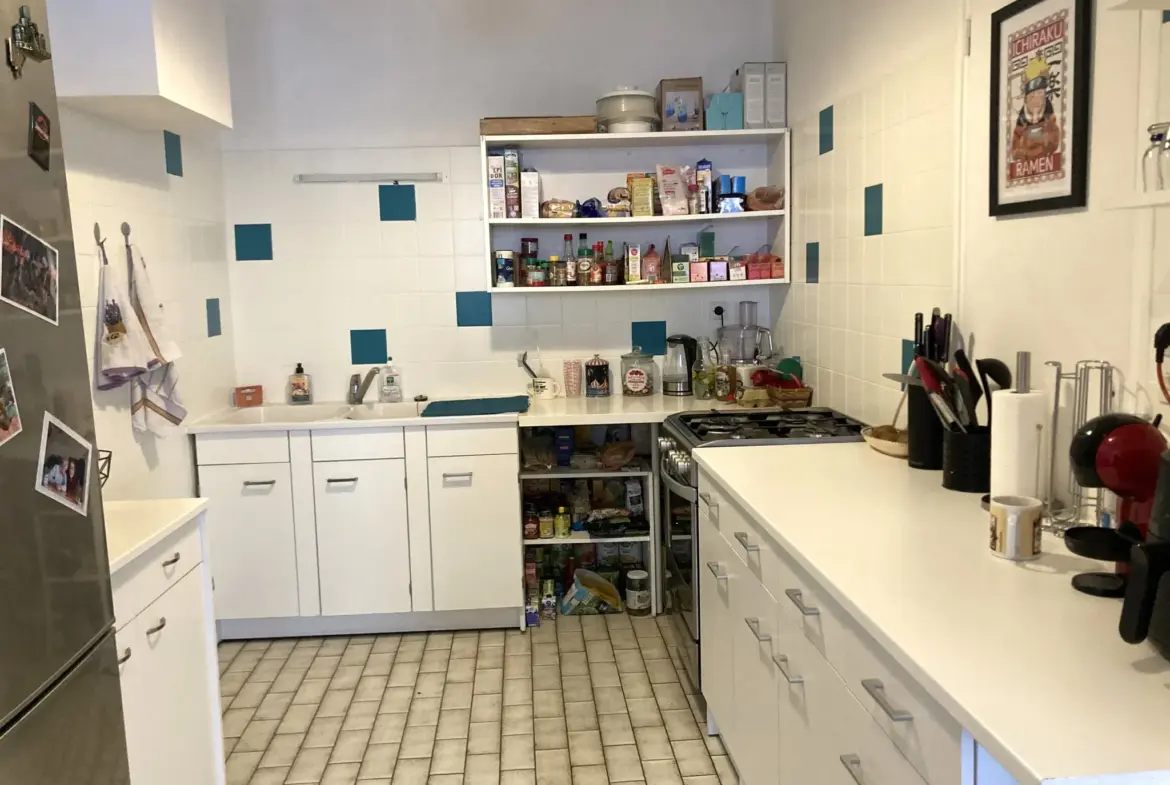 À Meximieux, immeuble avec appartement T3 duplex et commerce à vendre 