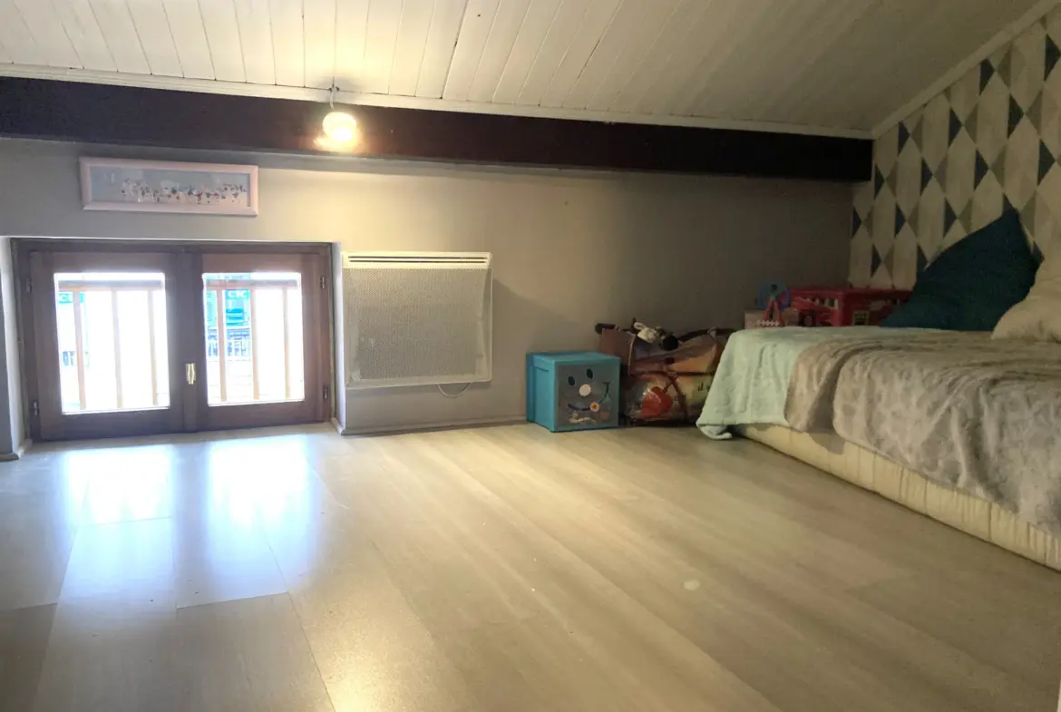 Immeuble à vendre à Meximieux: T3 Duplex et Commerce 