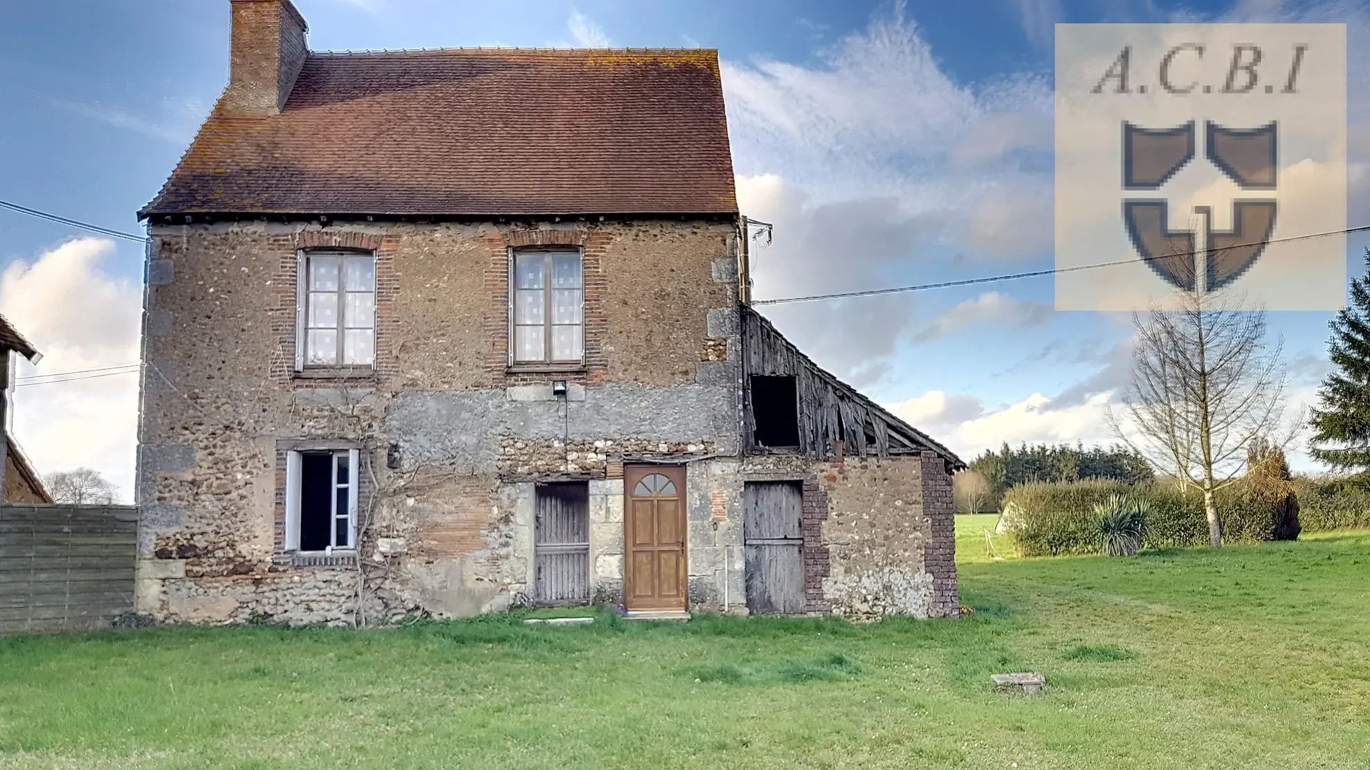 À vendre : Ensemble immobilier de deux maisons près de Vendôme TGV 