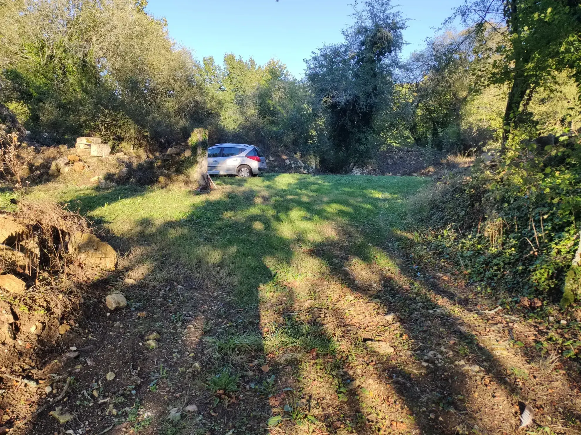 Terrain à bâtir de 3600 m² avec projet de construction en bois 