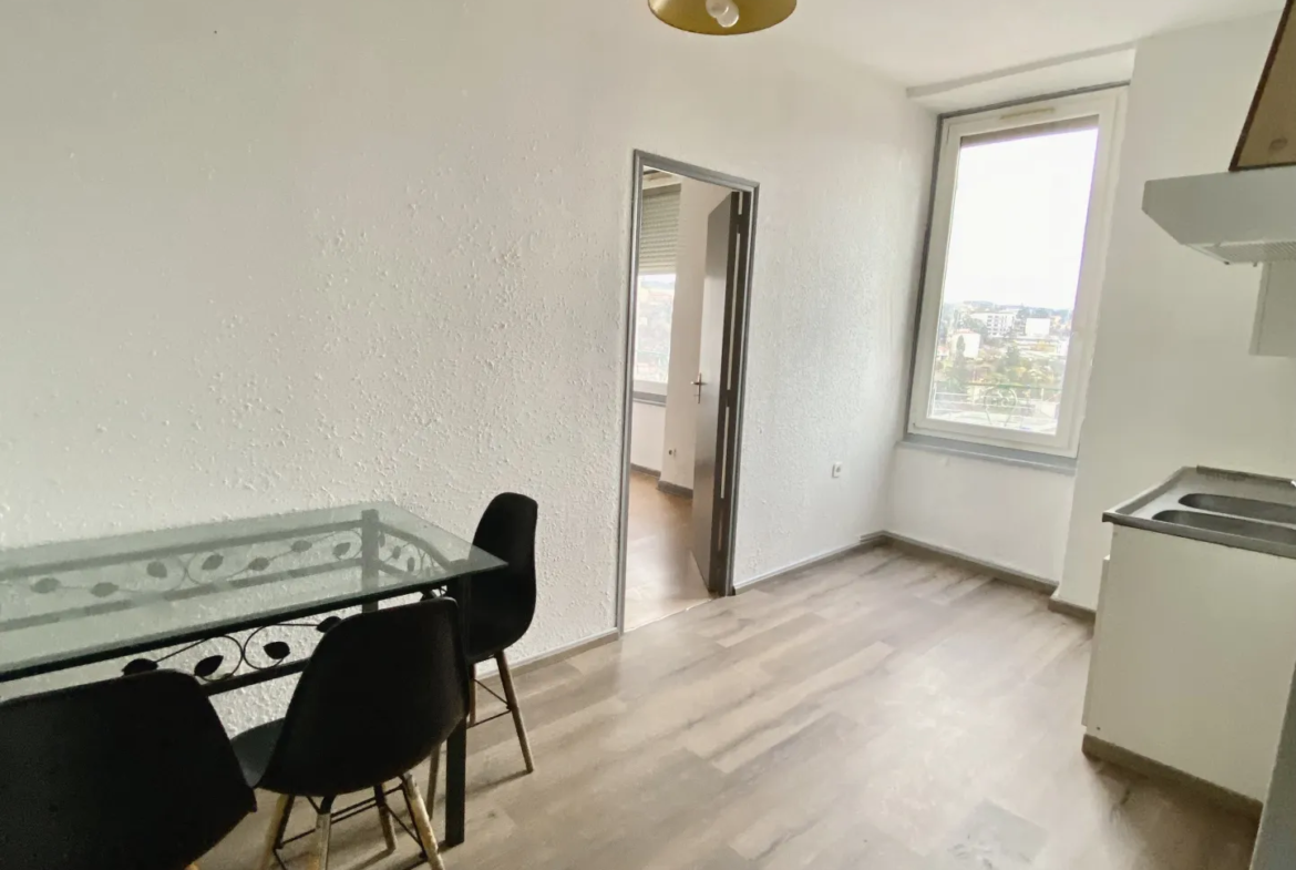 Appartement lumineux avec vue à Annonay 