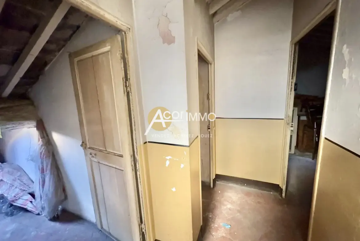 À vendre : Immeuble avec local commercial et appartements à La Seyne-sur-Mer 