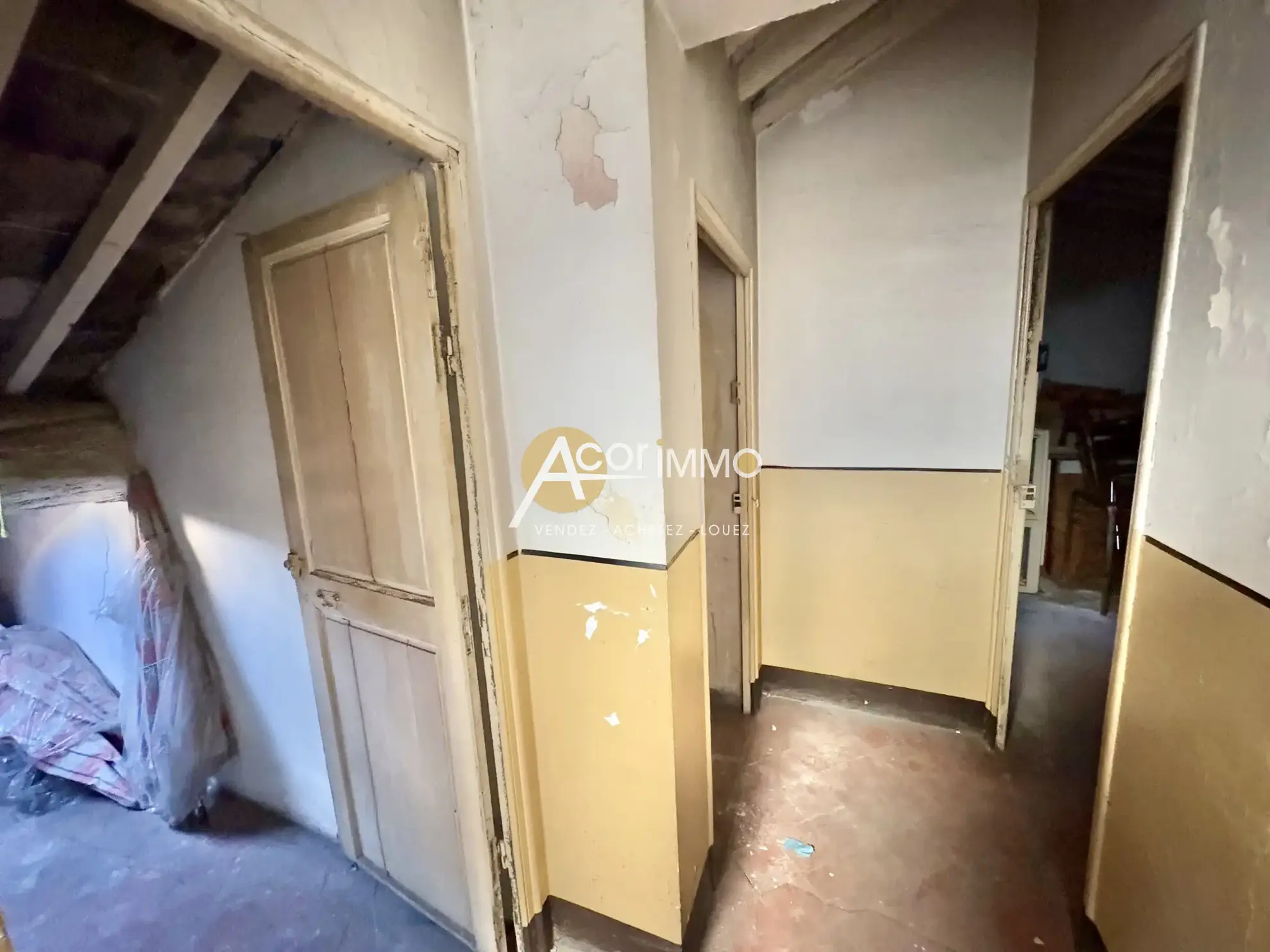 À vendre : Immeuble avec local commercial et appartements à La Seyne-sur-Mer 