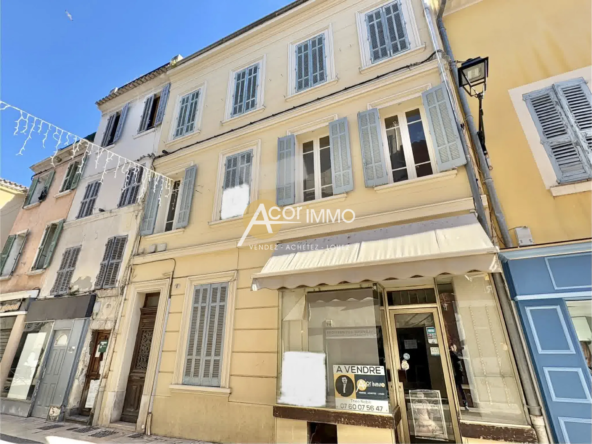 À vendre : Immeuble avec local commercial et appartements à La Seyne-sur-Mer