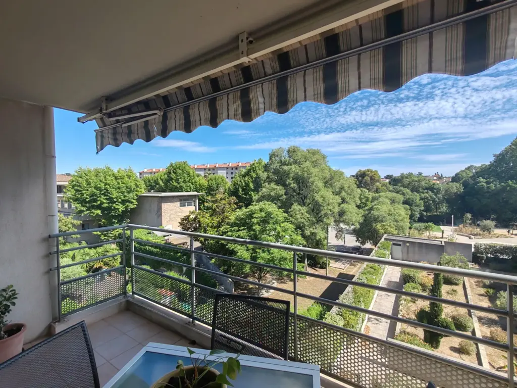 À vendre : Appartement F4 de 83m2 à Toulon-Est avec terrasse et garage