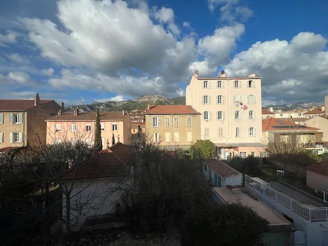 À vendre : Appartement F4 de 83m2 à Toulon-Est avec terrasse et garage 