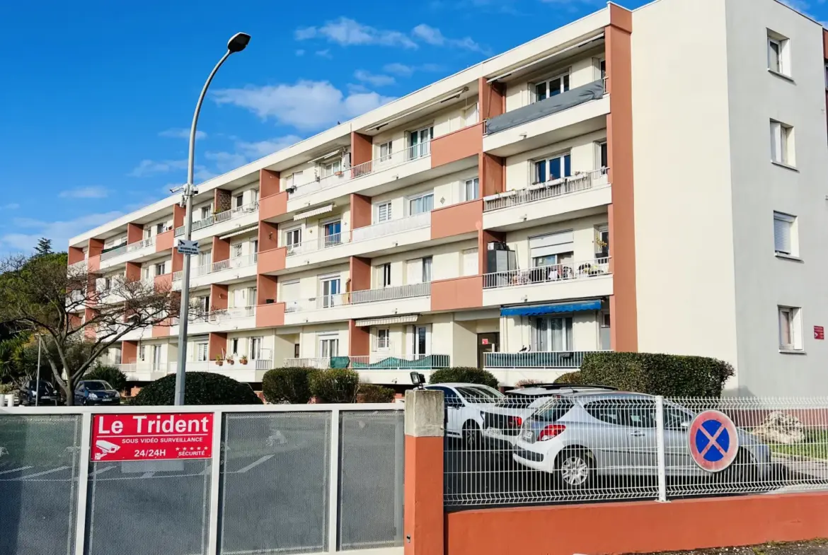 Appartement T3 à vendre à Lunel avec terrasse 