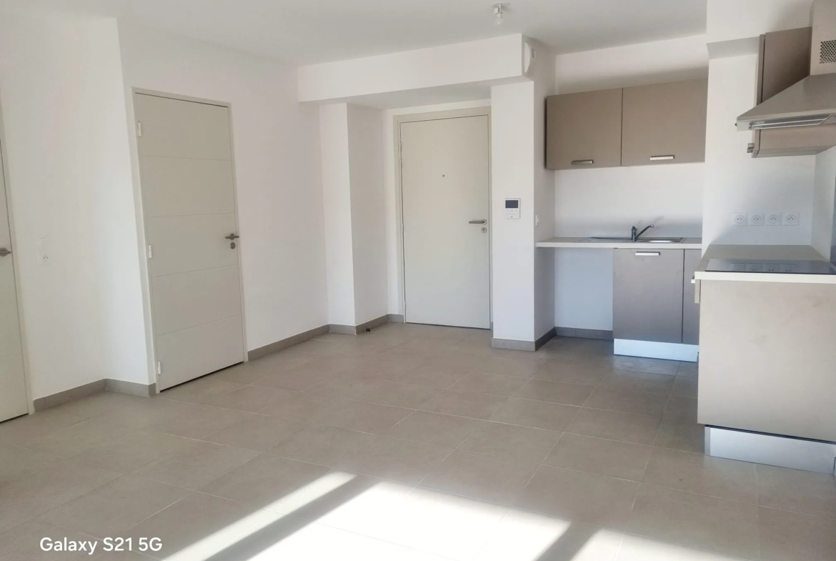 À vendre : Appartement T2 neuf à Istres avec parking et balcon 