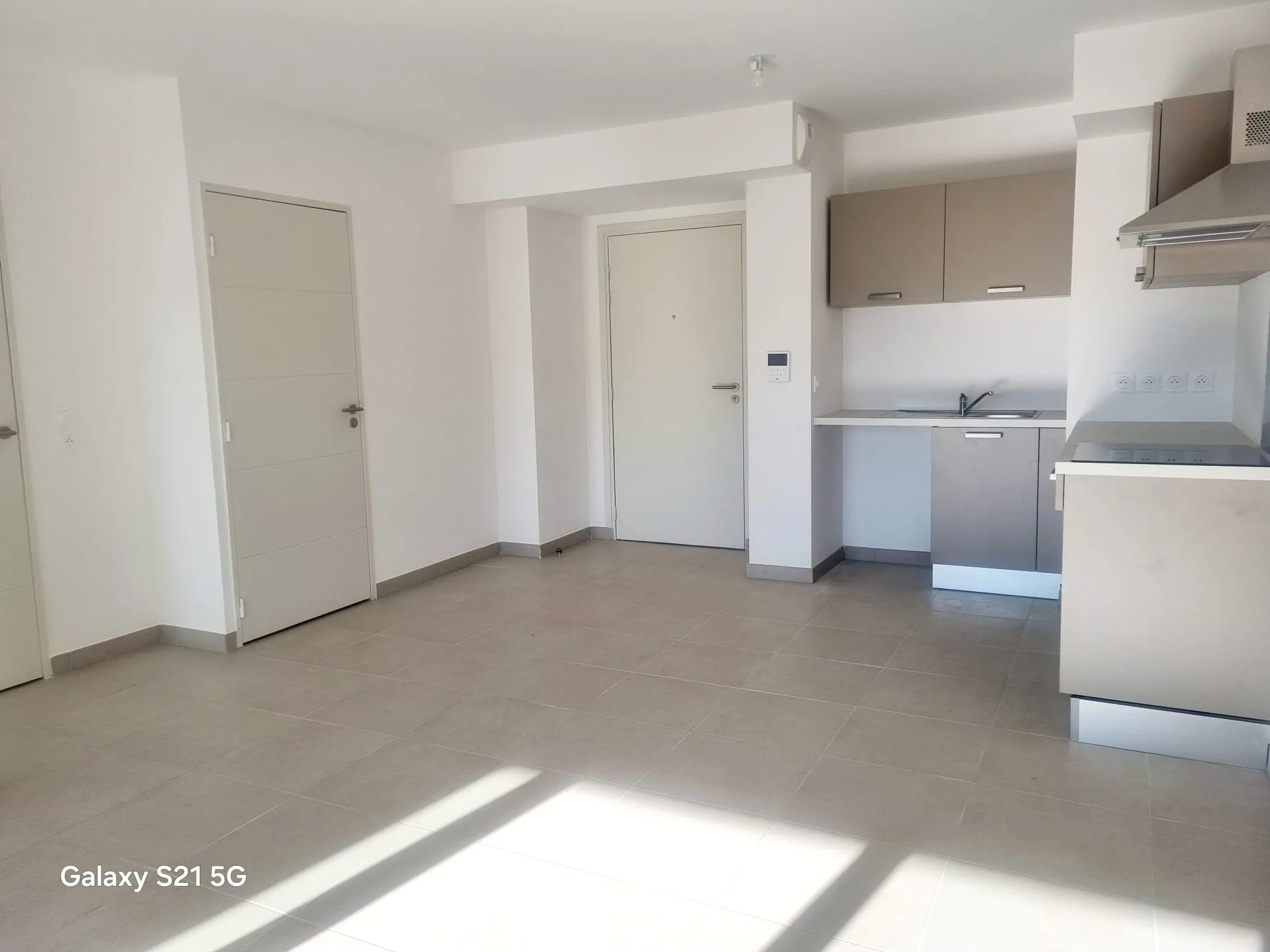 À vendre : Appartement T2 neuf à Istres avec parking et balcon 