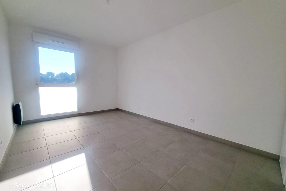 À vendre : Appartement T2 neuf à Istres avec parking et balcon 