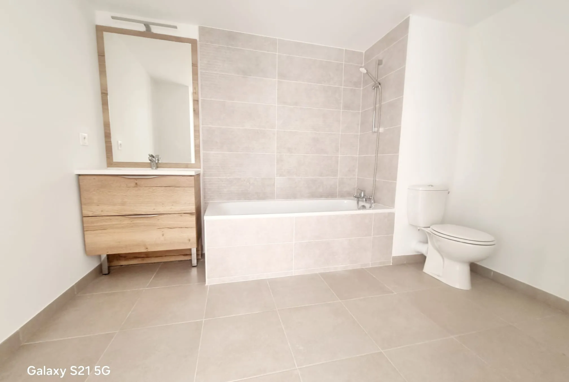 À vendre : Appartement T2 neuf à Istres avec parking et balcon 