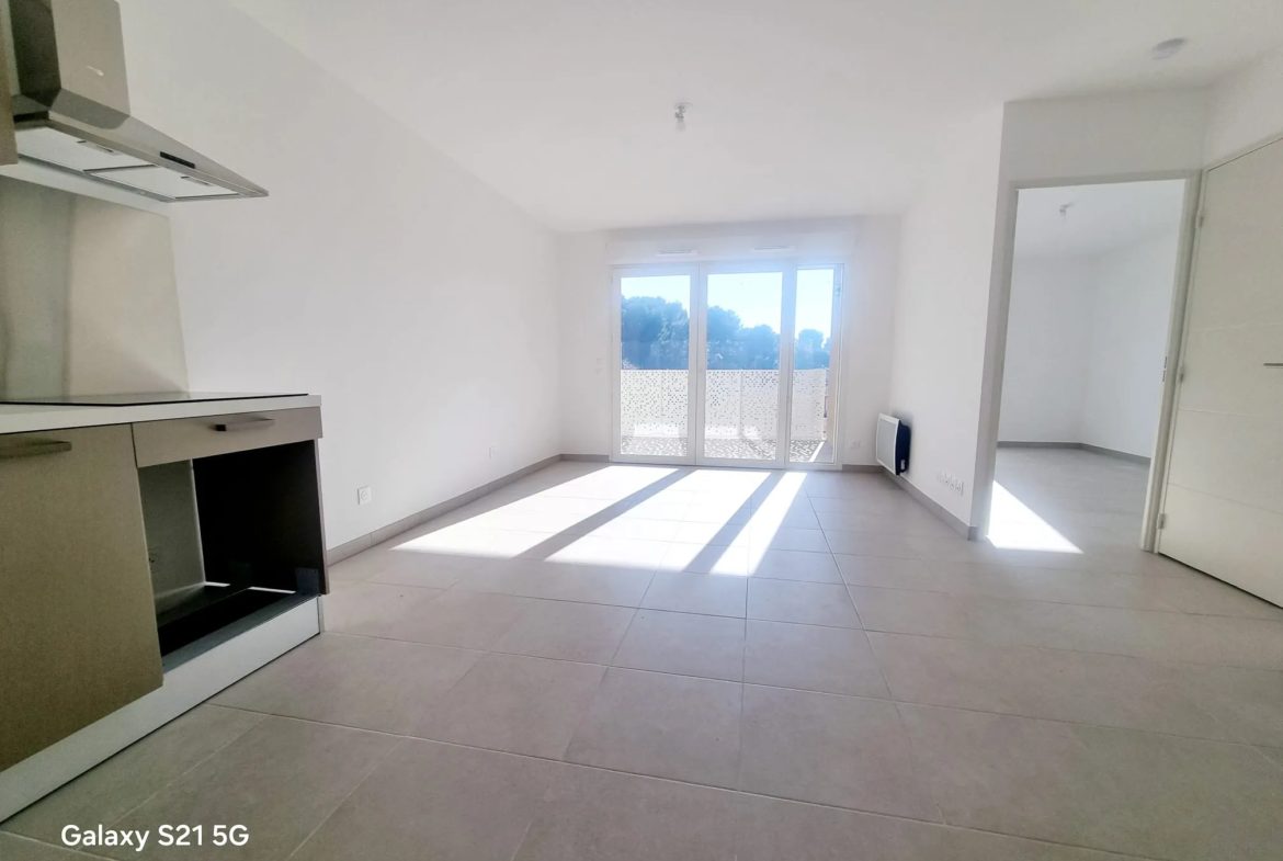 À vendre : Appartement T2 neuf à Istres avec parking et balcon 