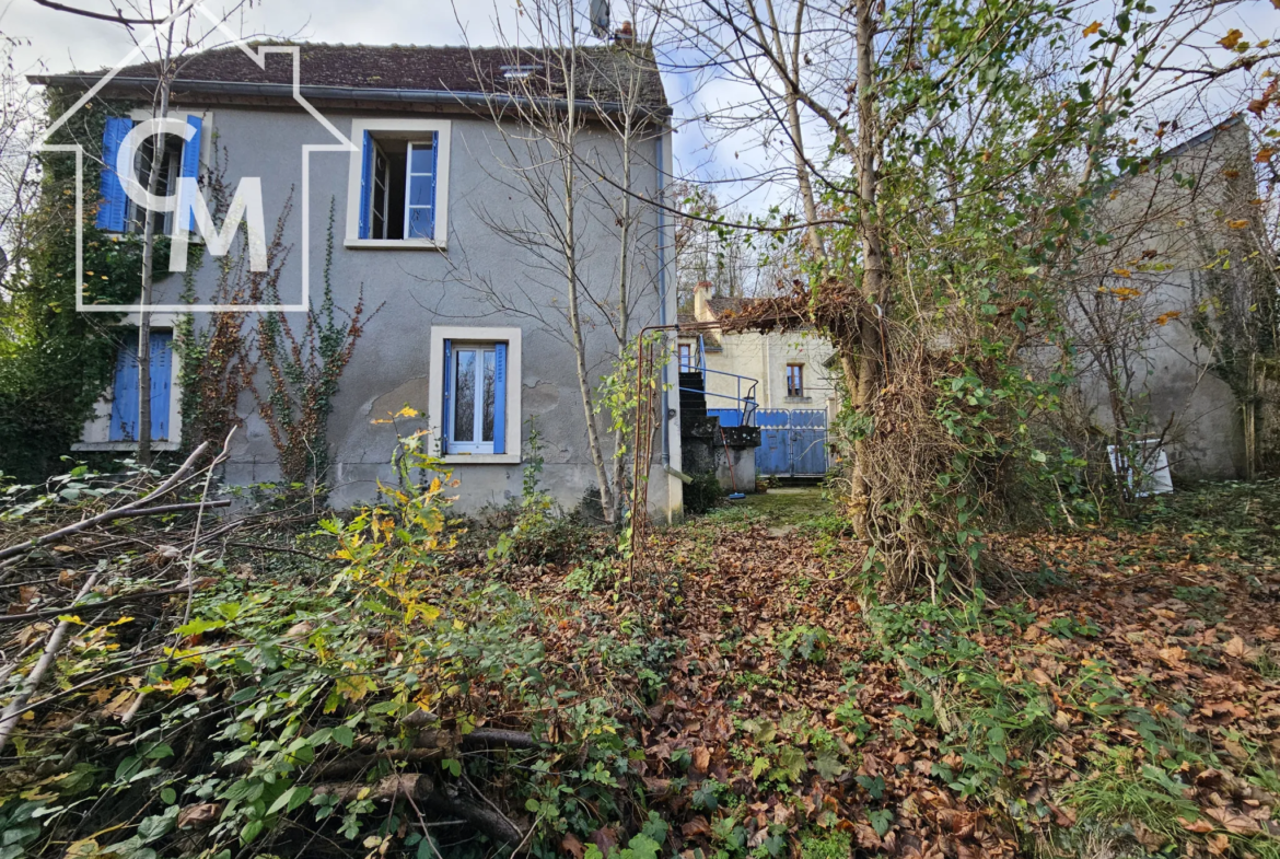 Maison au centre de La Châtre avec garage et jardin 