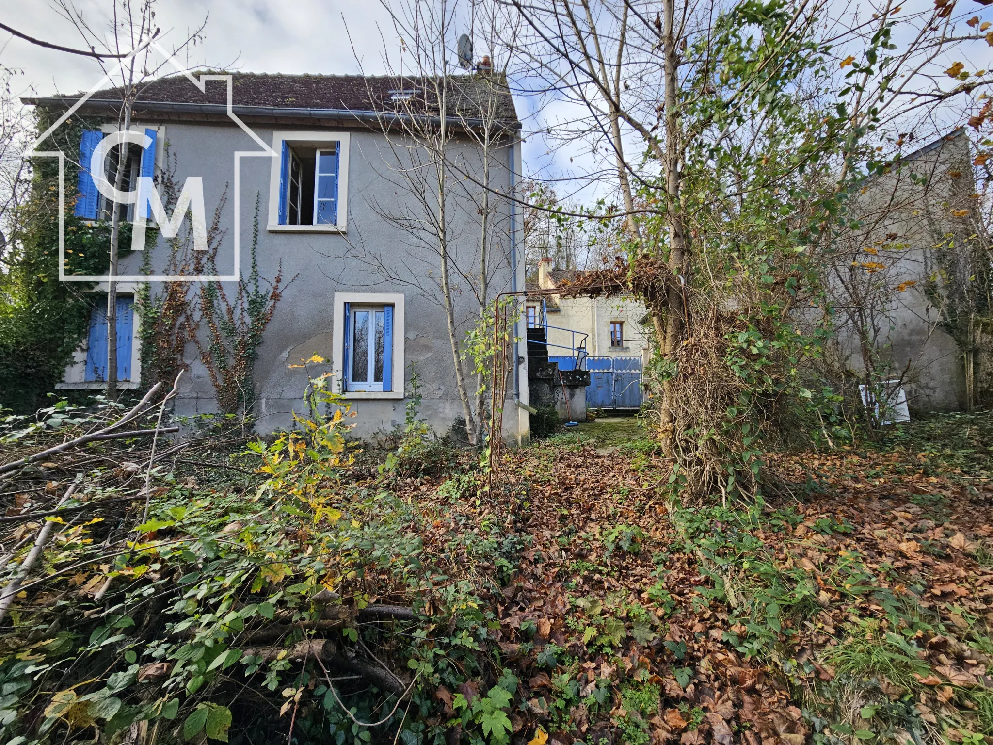 Maison au centre de La Châtre avec garage et jardin 