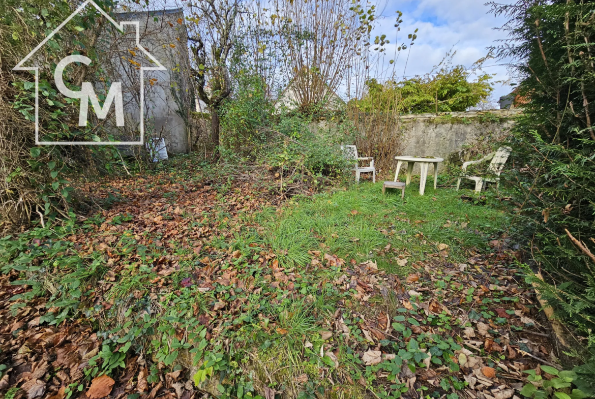 Maison au centre de La Châtre avec garage et jardin 