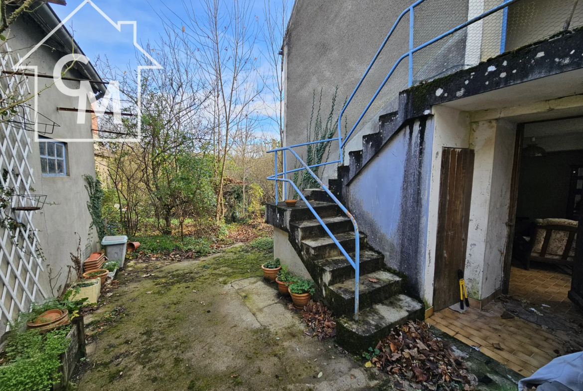 Maison au centre de La Châtre avec garage et jardin 