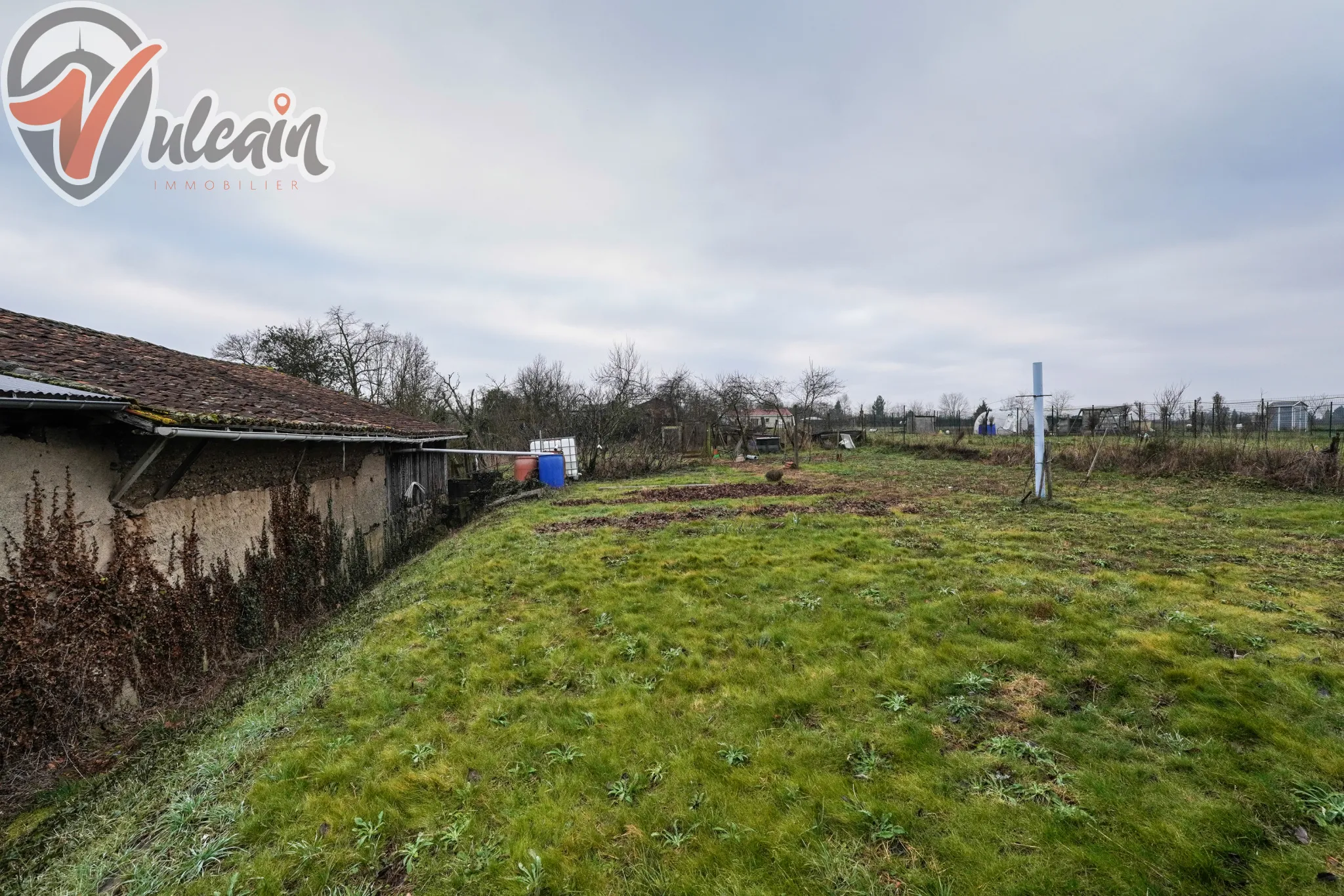 Maison de ville sur 1150 m² de terrain à Maringues 