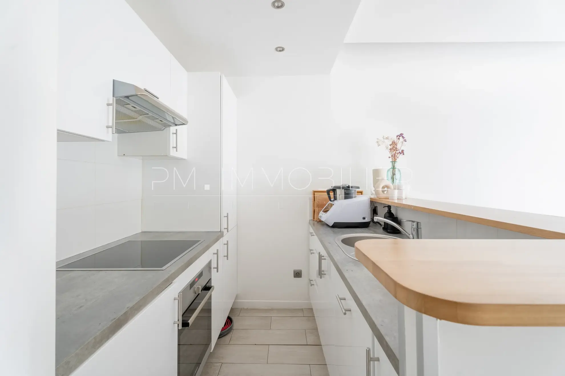 À vendre : Appartement T1 avec terrasse et piscine à Marseille 