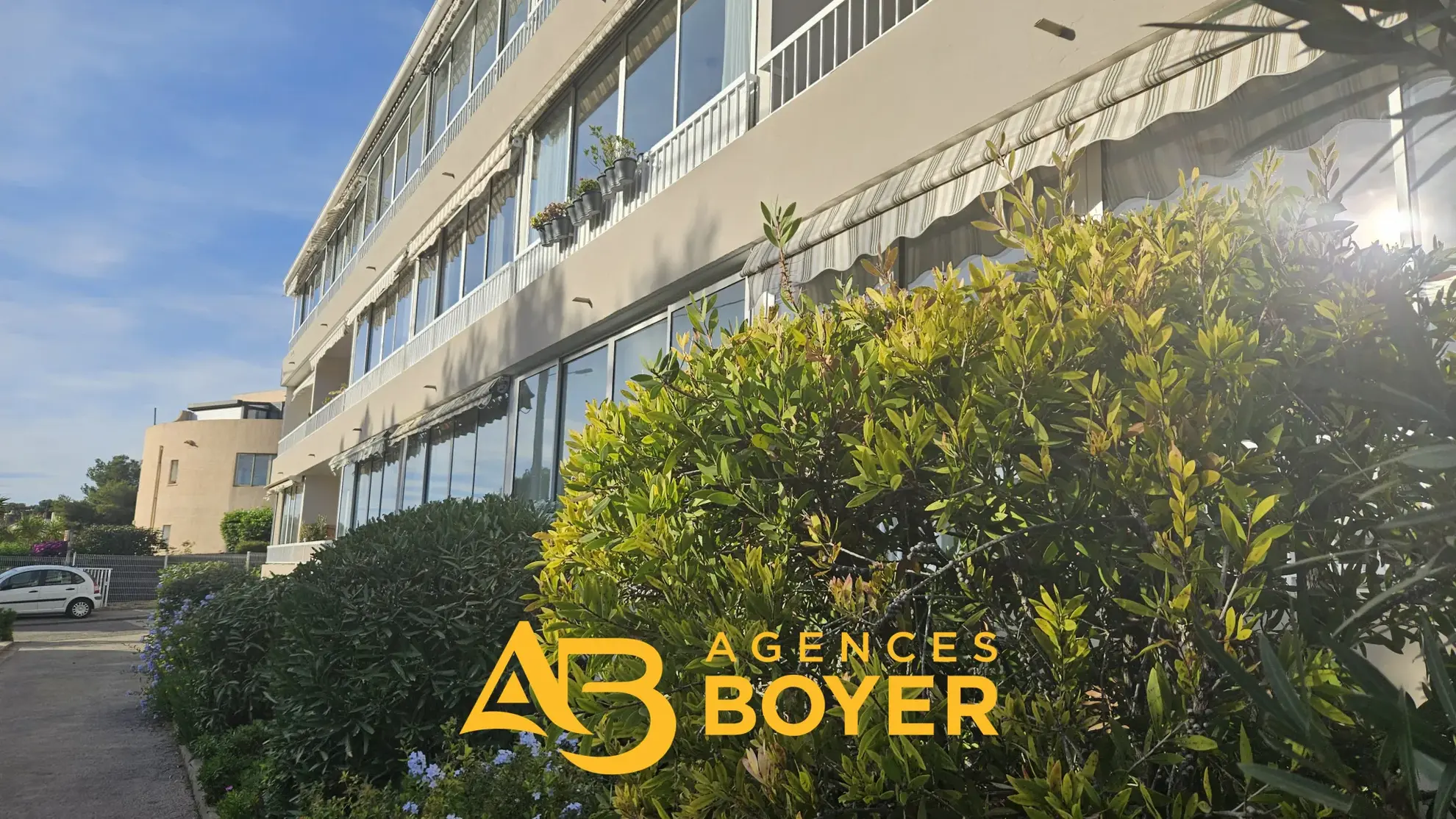 Appartement T2 rénové à Bandol, proche des commerces et de la gare 