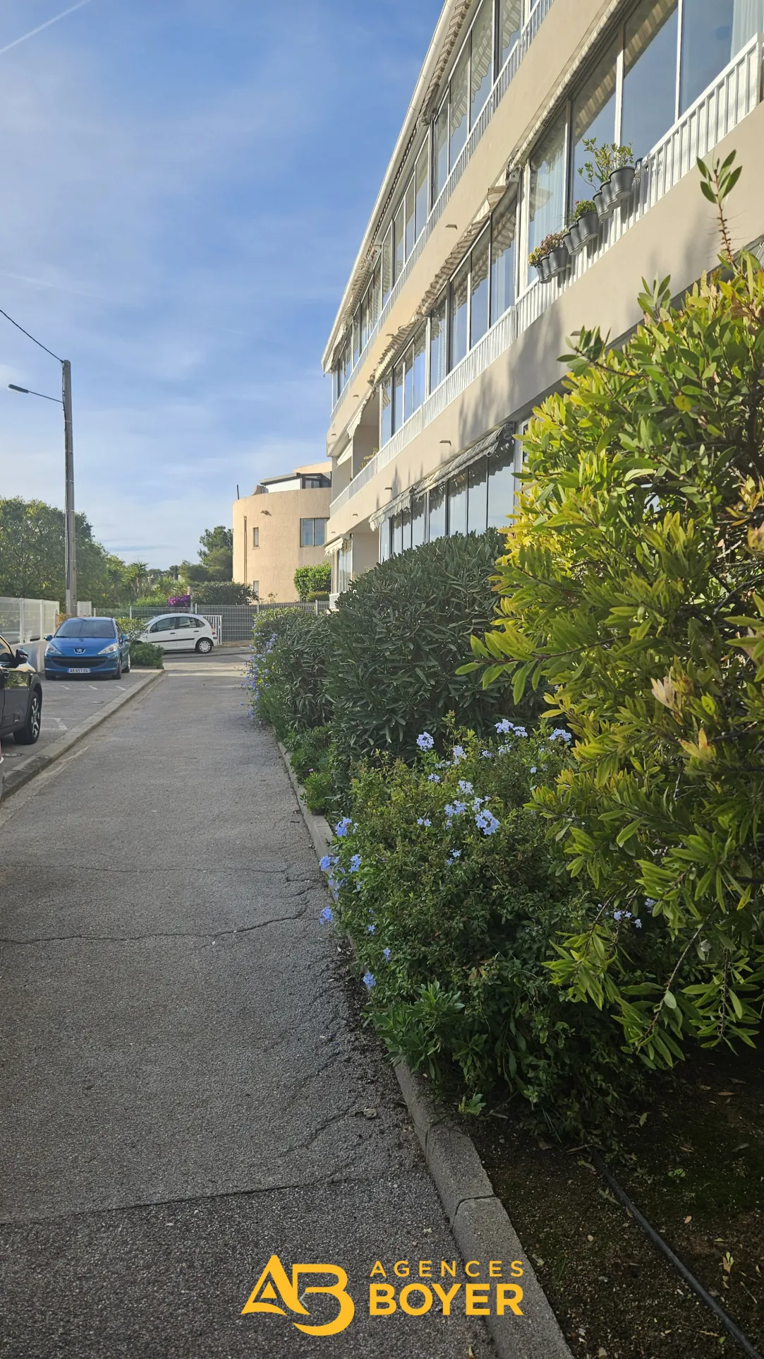 Appartement T2 rénové à Bandol, proche des commerces et de la gare 