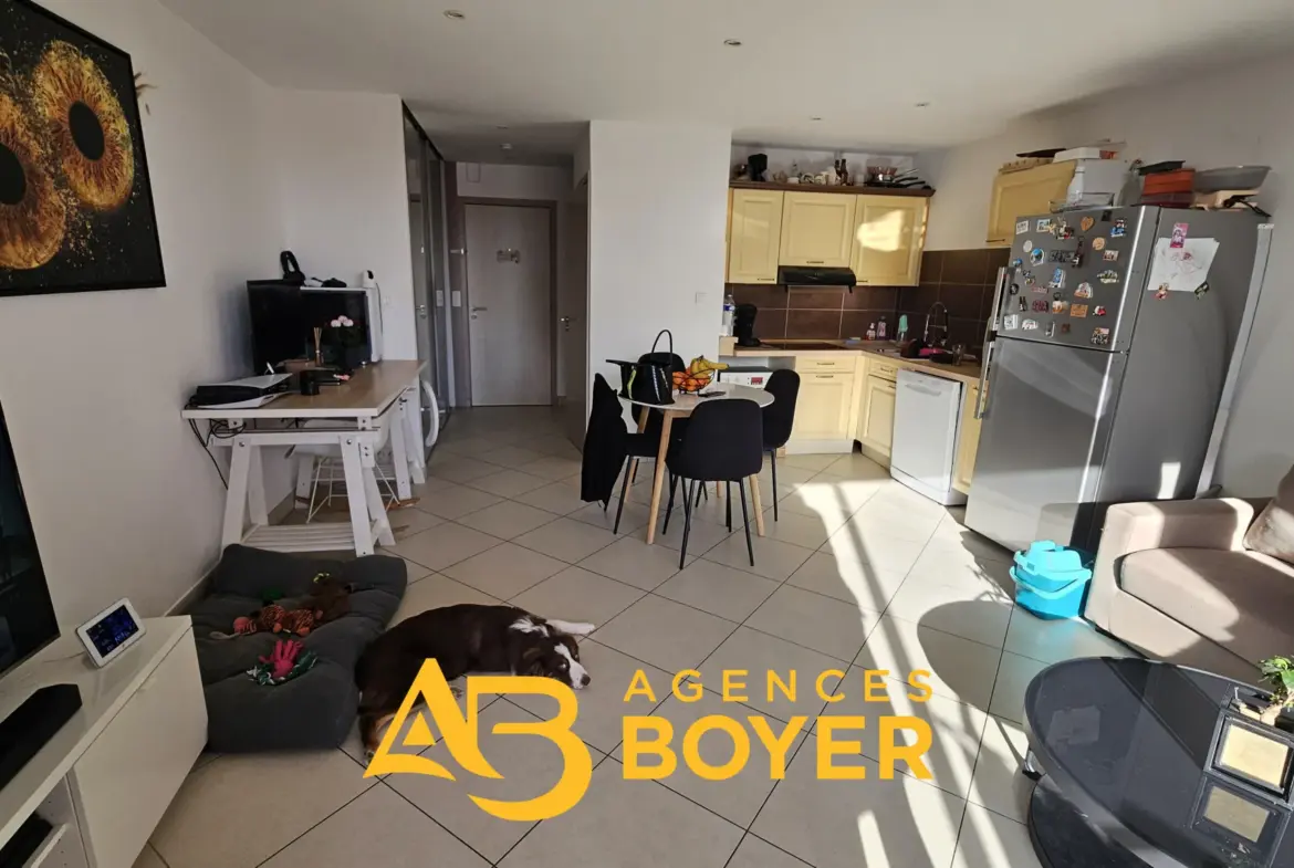 Appartement T2 rénové à Bandol, proche des commerces et de la gare 