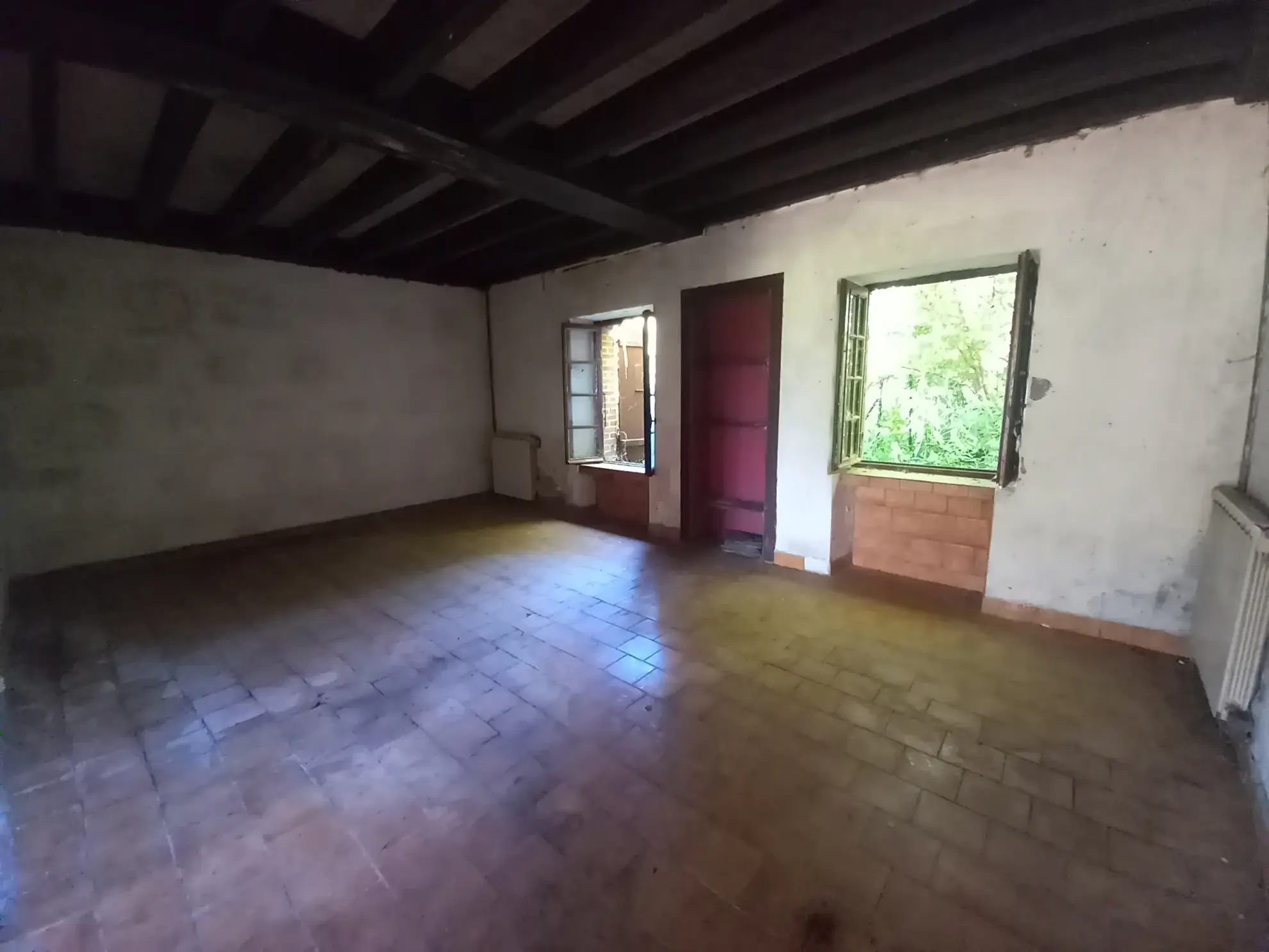 Maison à rénover à Montigny sur Canne avec 4 chambres 