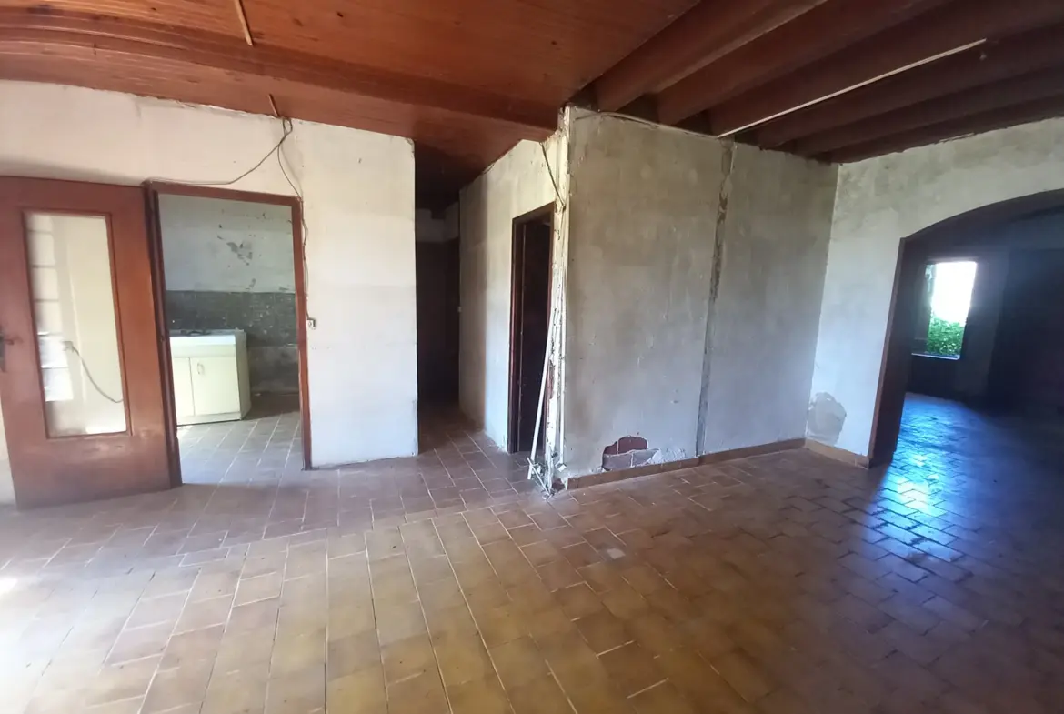 Maison à rénover à Montigny sur Canne avec 4 chambres 