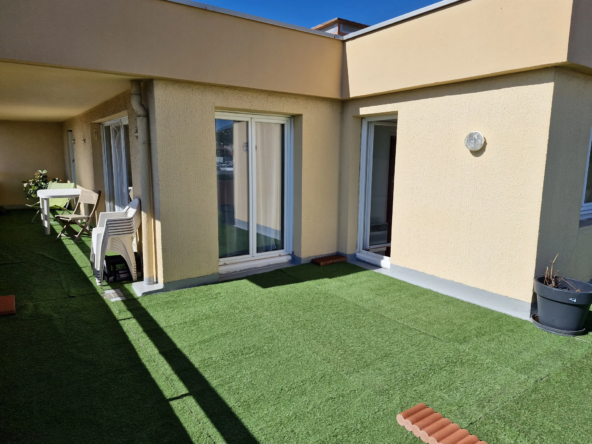 À vendre : Appartement 4 pièces style villa sur le toit à Toulon Est