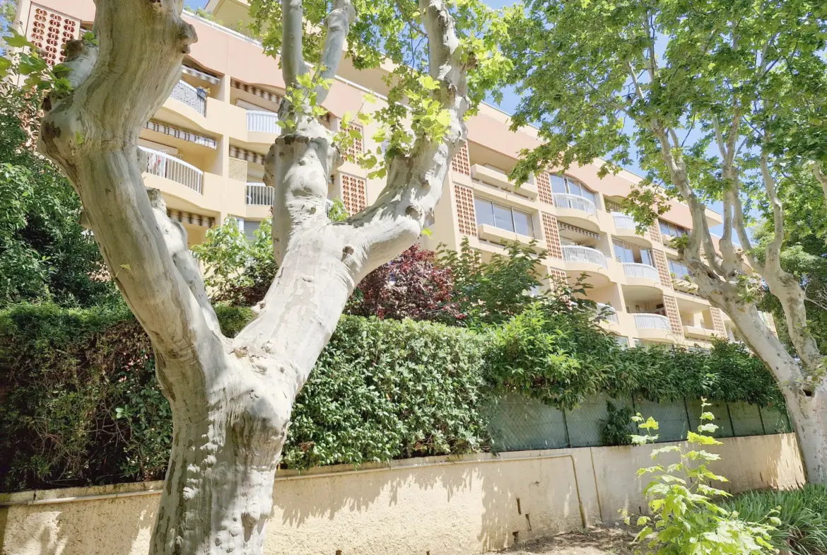 À vendre : Appartement 4 pièces style villa sur le toit à Toulon Est 