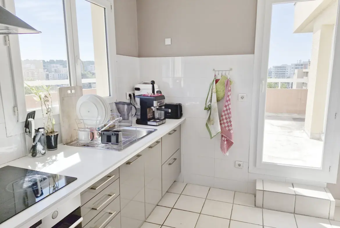 À vendre : Appartement 4 pièces style villa sur le toit à Toulon Est 