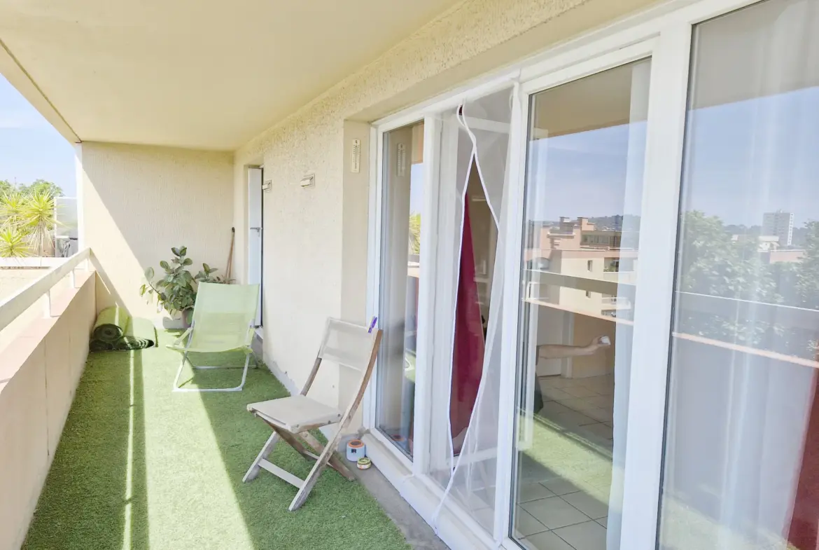 À vendre : Appartement 4 pièces style villa sur le toit à Toulon Est 