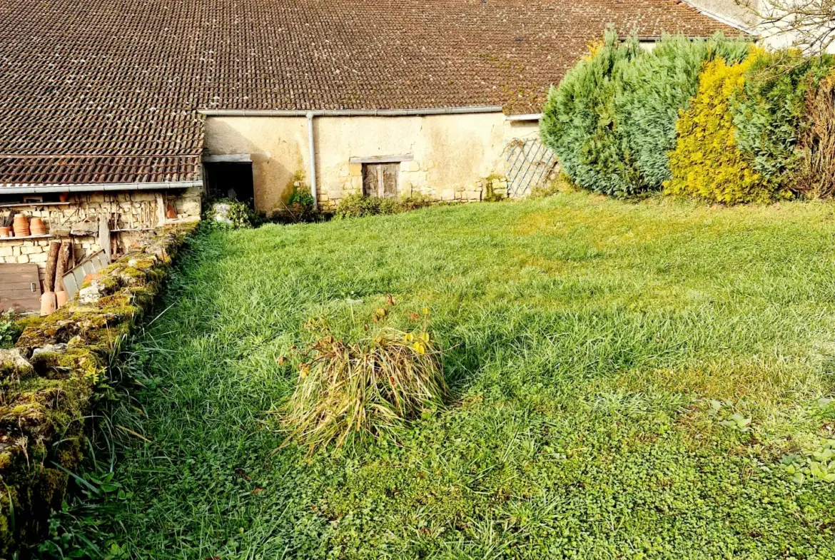 Maison ancienne à rénover à Melay 