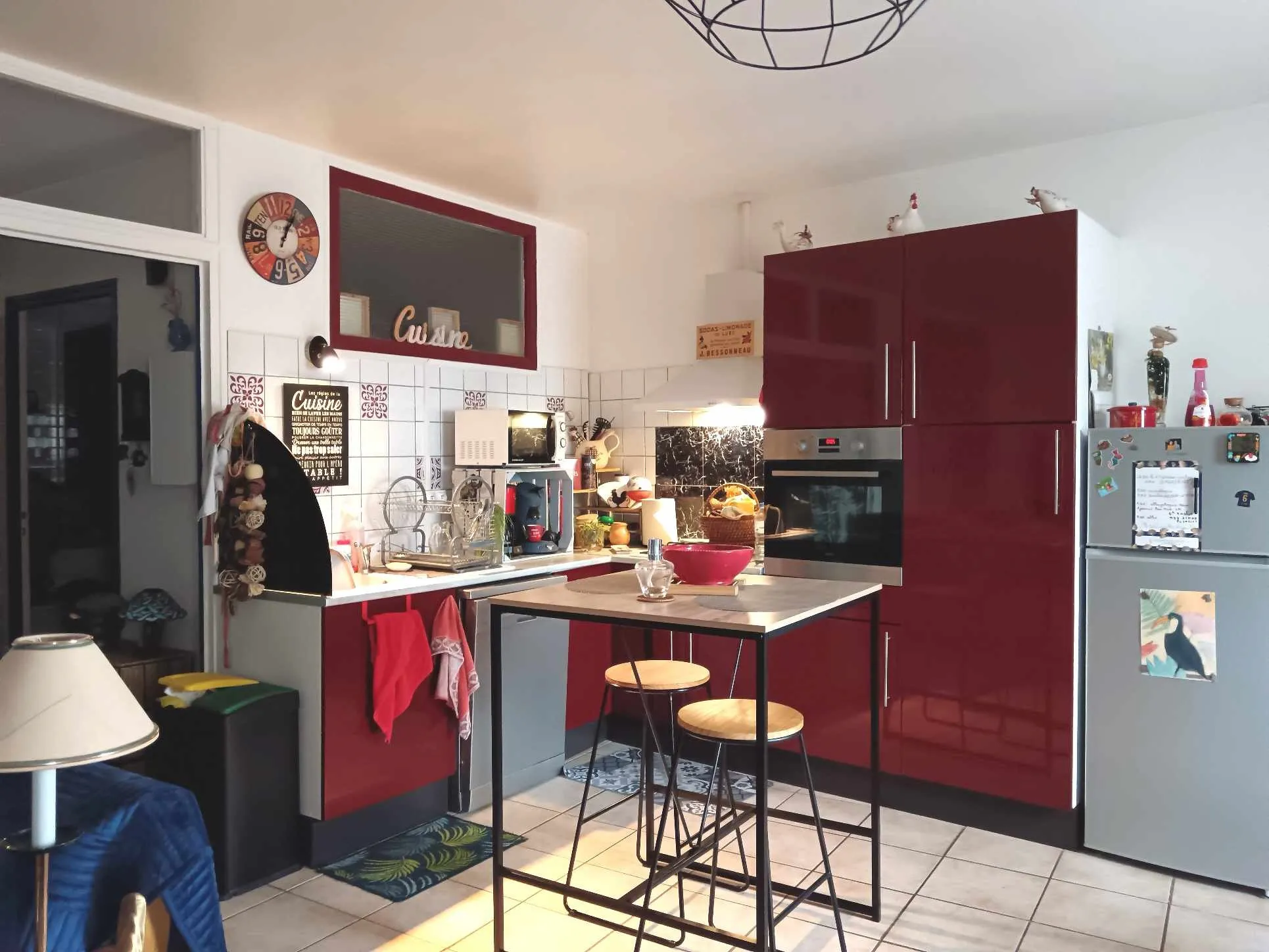 Immeuble de Rapport à Valence-en-Poitou avec Un Espace Commercial et Un Appartement 