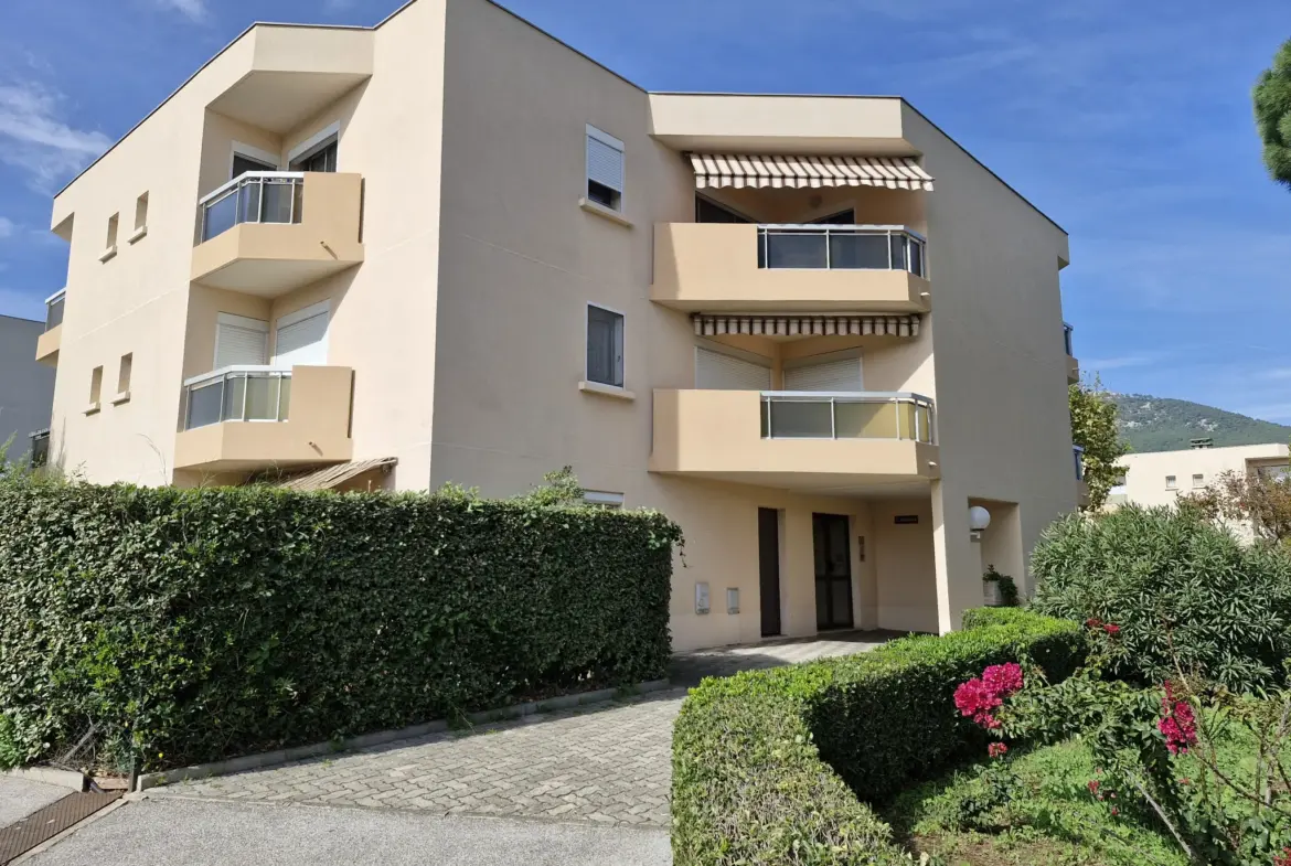 À vendre : Appartement 4 pièces au dernier étage à Toulon - La Serinette 