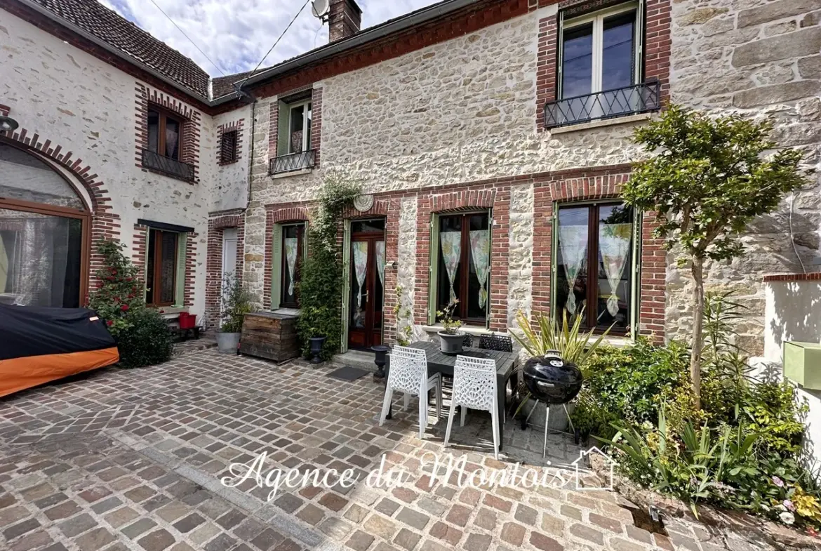 Maison rénovée à Donnemarie Dontilly avec cour fleurie - 267 500 € 