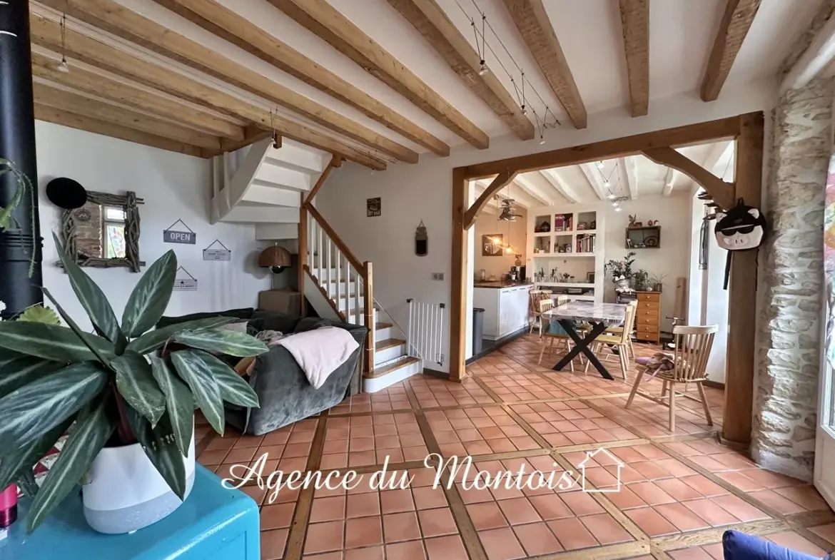 Maison rénovée à Donnemarie Dontilly avec cour fleurie - 267 500 € 