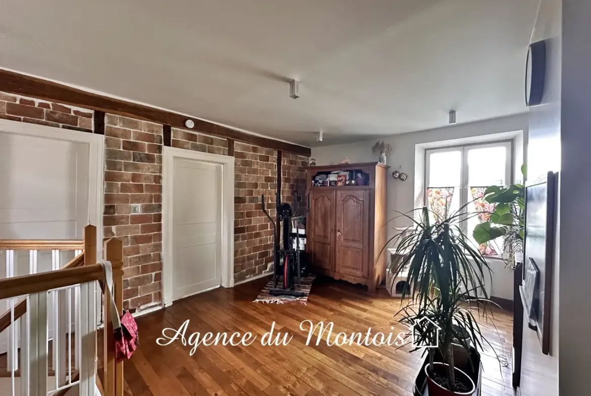 Maison rénovée à Donnemarie Dontilly avec cour fleurie - 267 500 € 