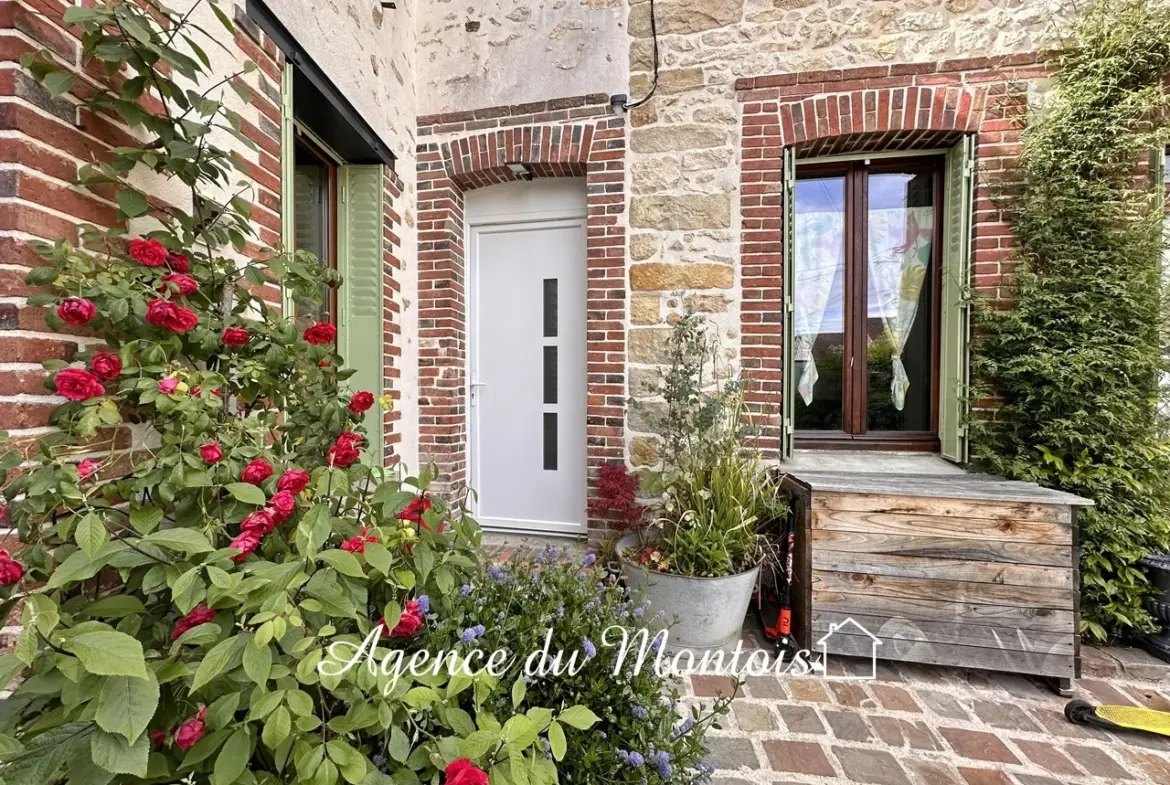 Maison rénovée à Donnemarie Dontilly avec cour fleurie - 267 500 € 