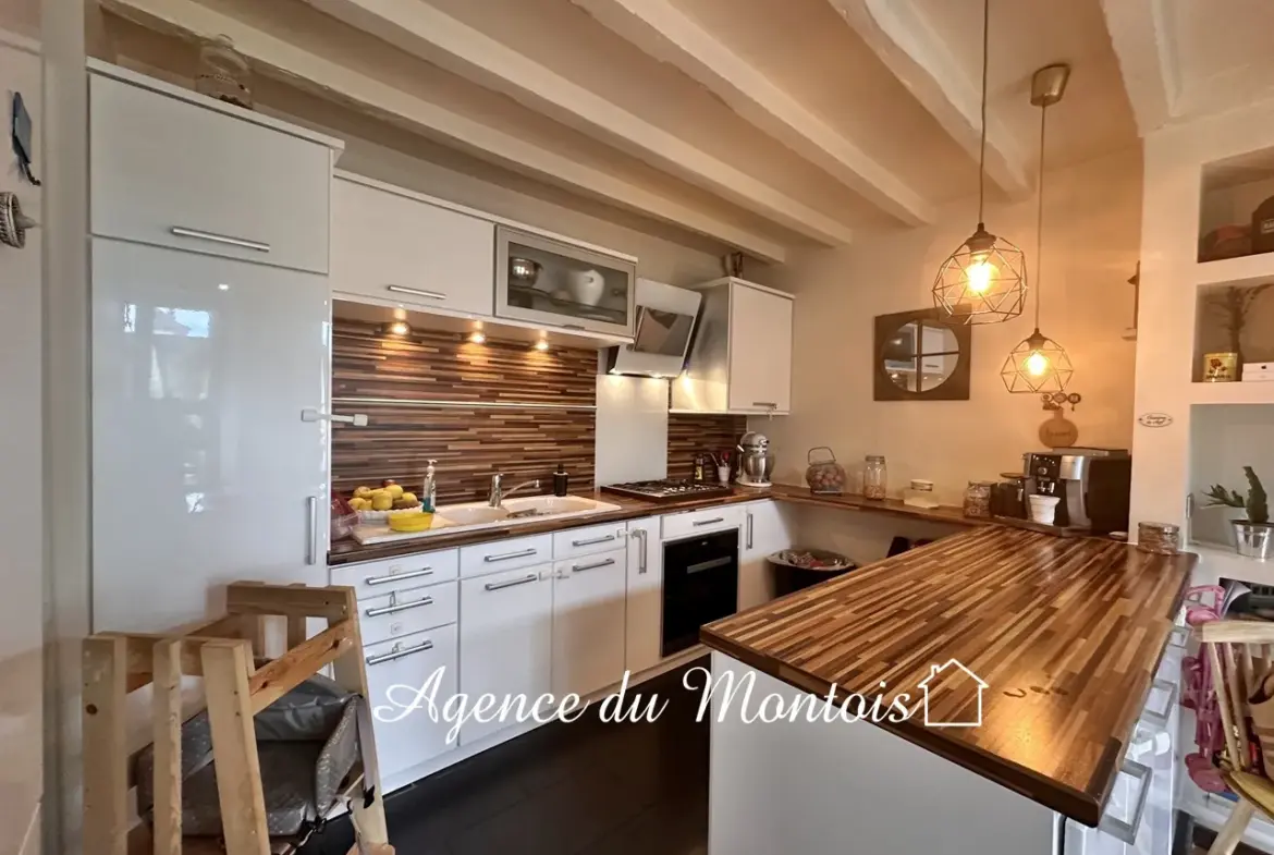 Maison rénovée à Donnemarie Dontilly avec cour fleurie - 267 500 € 