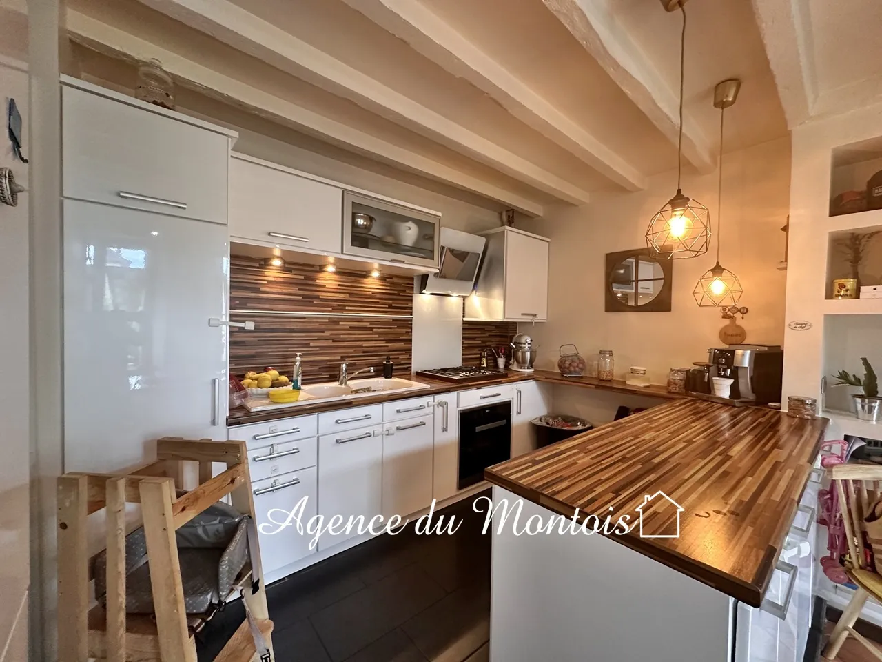 Maison rénovée à Donnemarie Dontilly avec cour fleurie - 267 500 € 