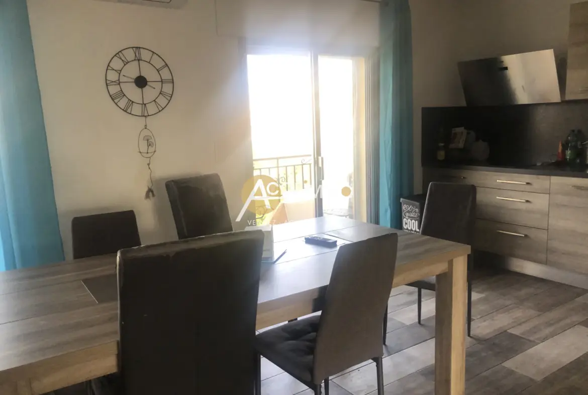 Appartement traversant T2/3 avec terrasse à Six Fours Les Plages 