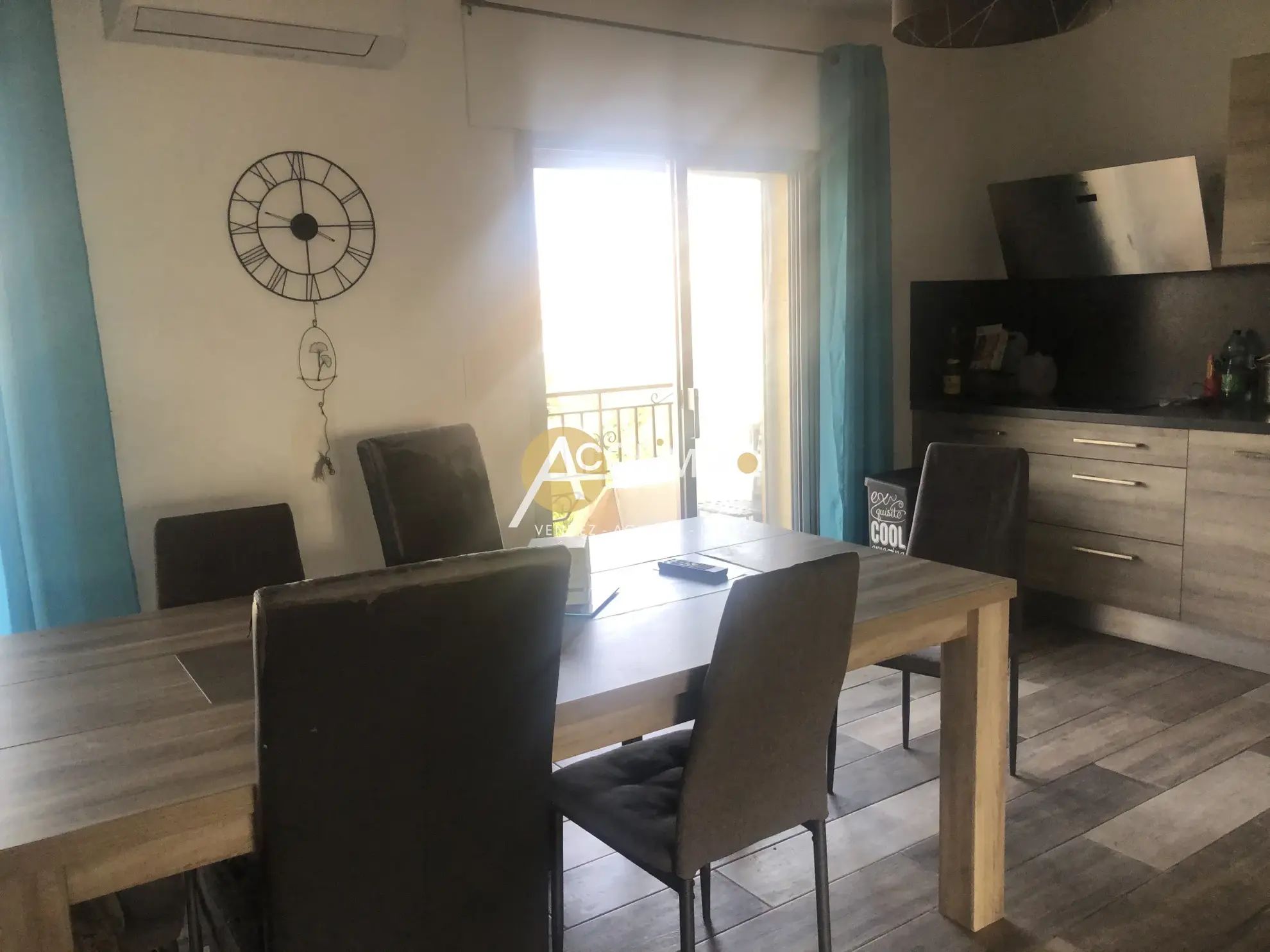 Appartement traversant T2/3 avec terrasse à Six Fours Les Plages 