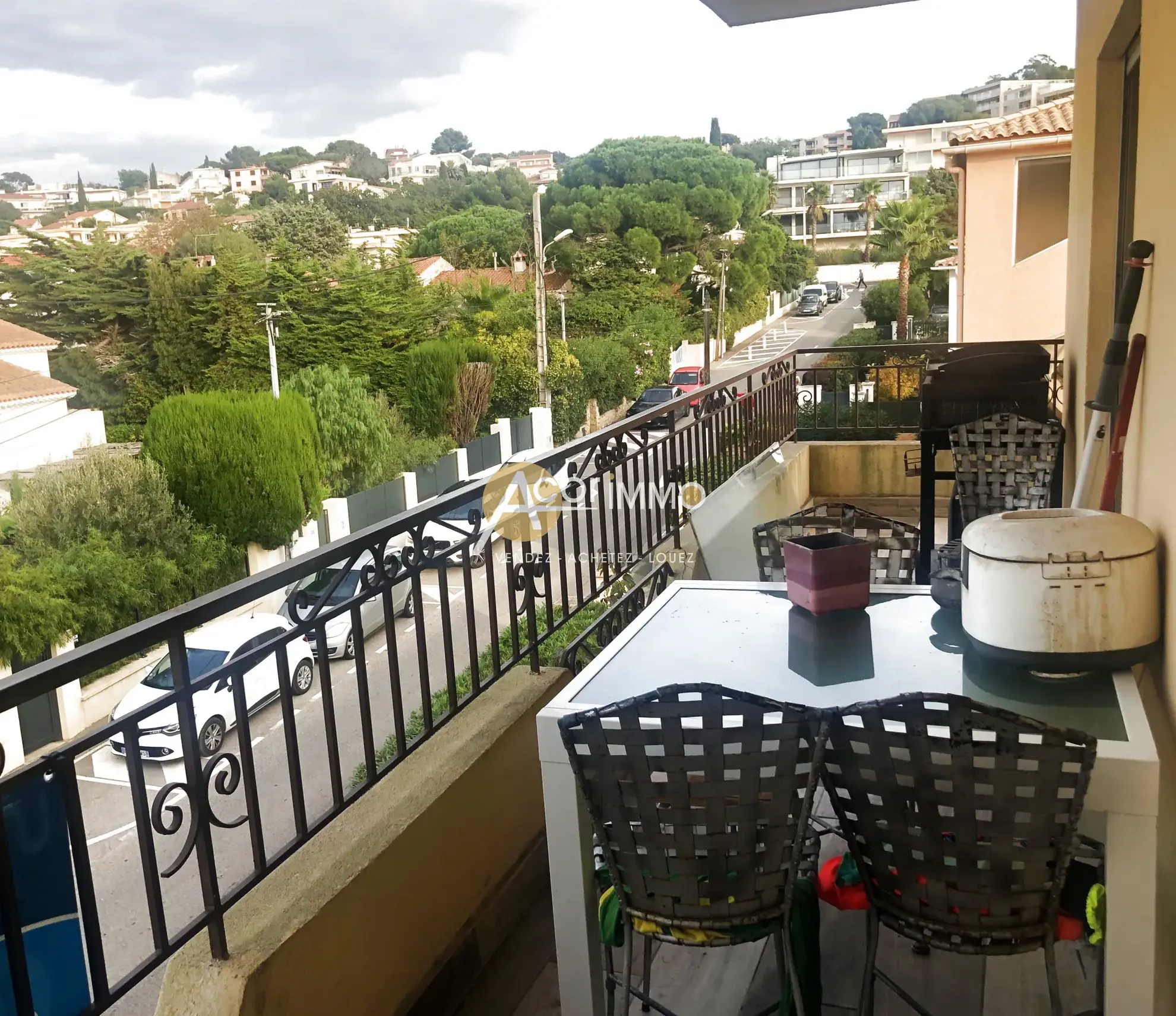 Appartement traversant T2/3 avec terrasse à Six Fours Les Plages 