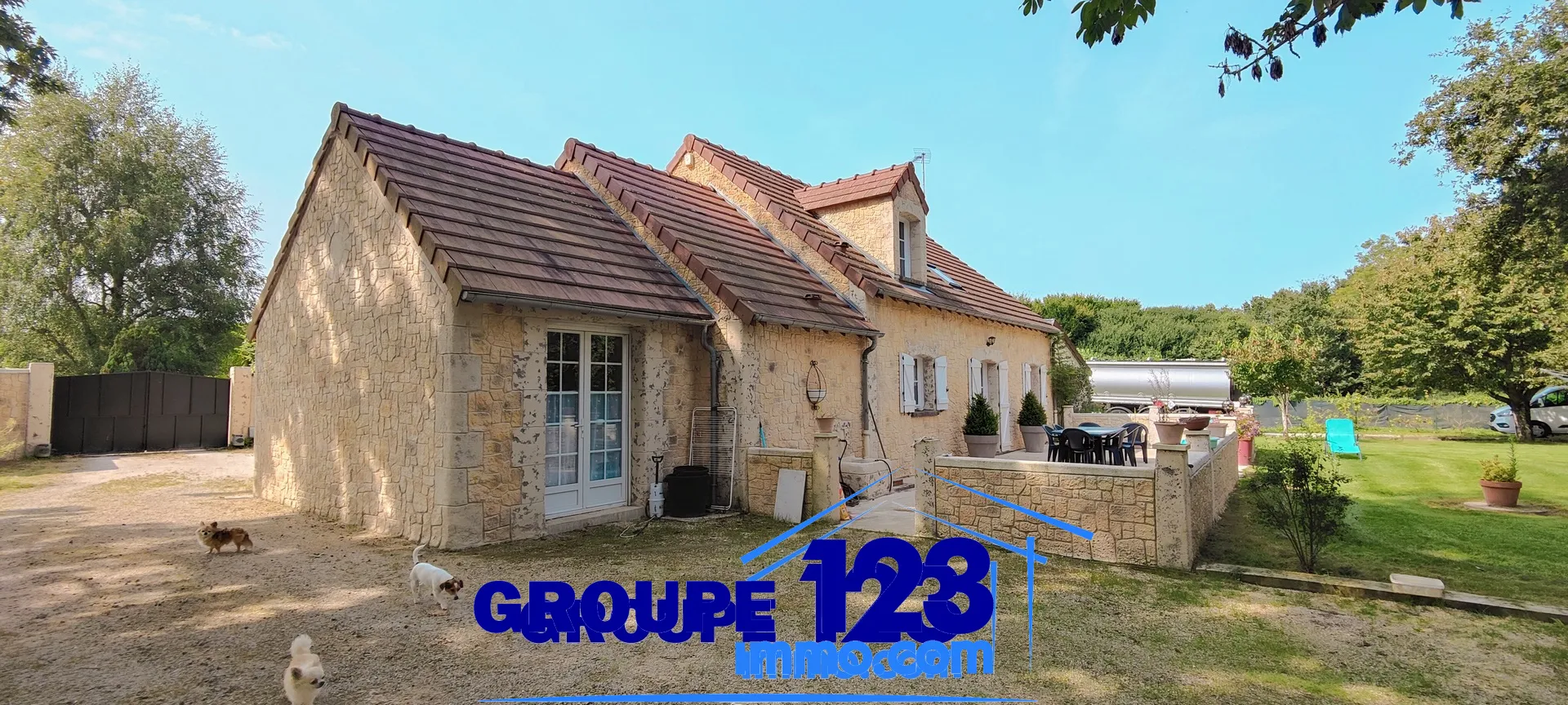 Pavillon spacieux avec terrain et garage indépendant à Villechetive 