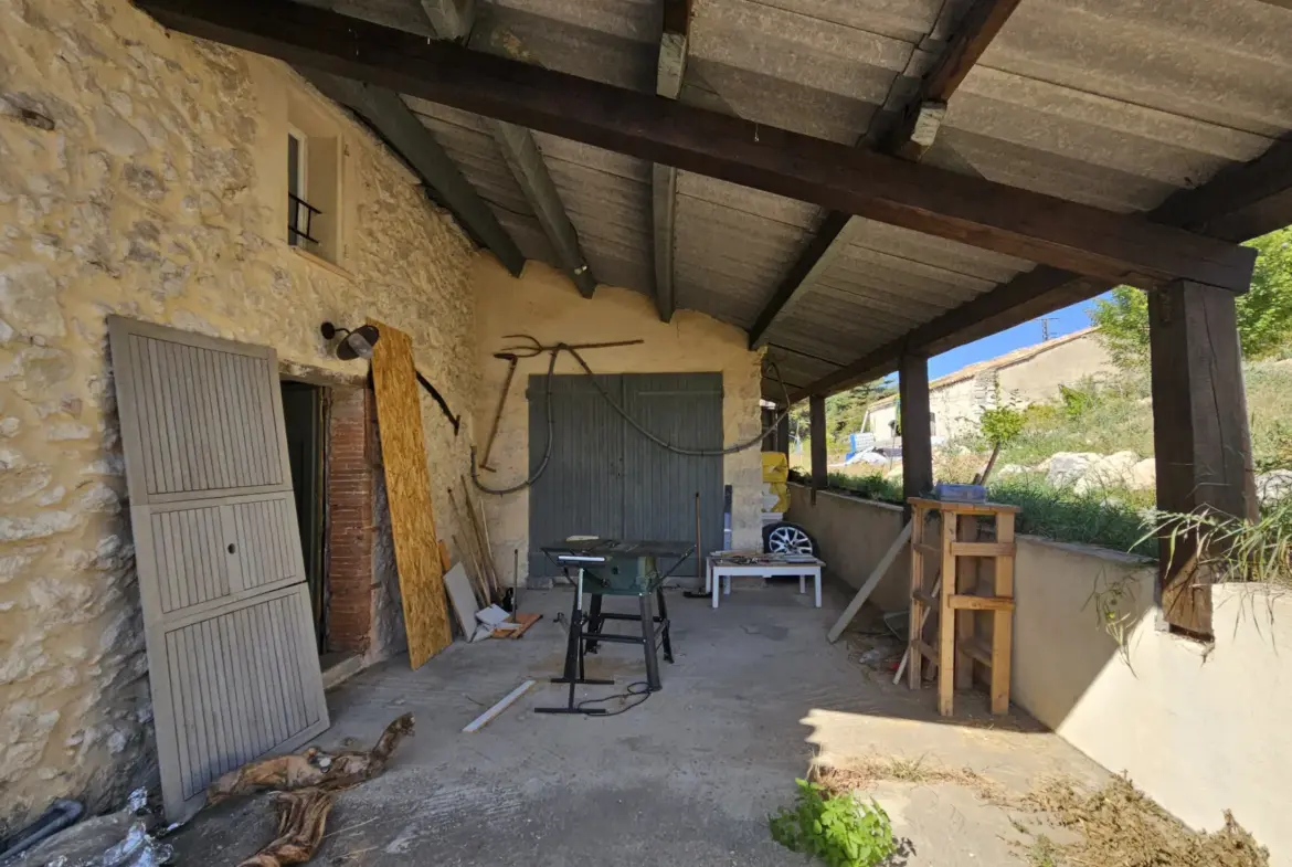 Maison mitoyenne dans un ancien corps de ferme à Andon 