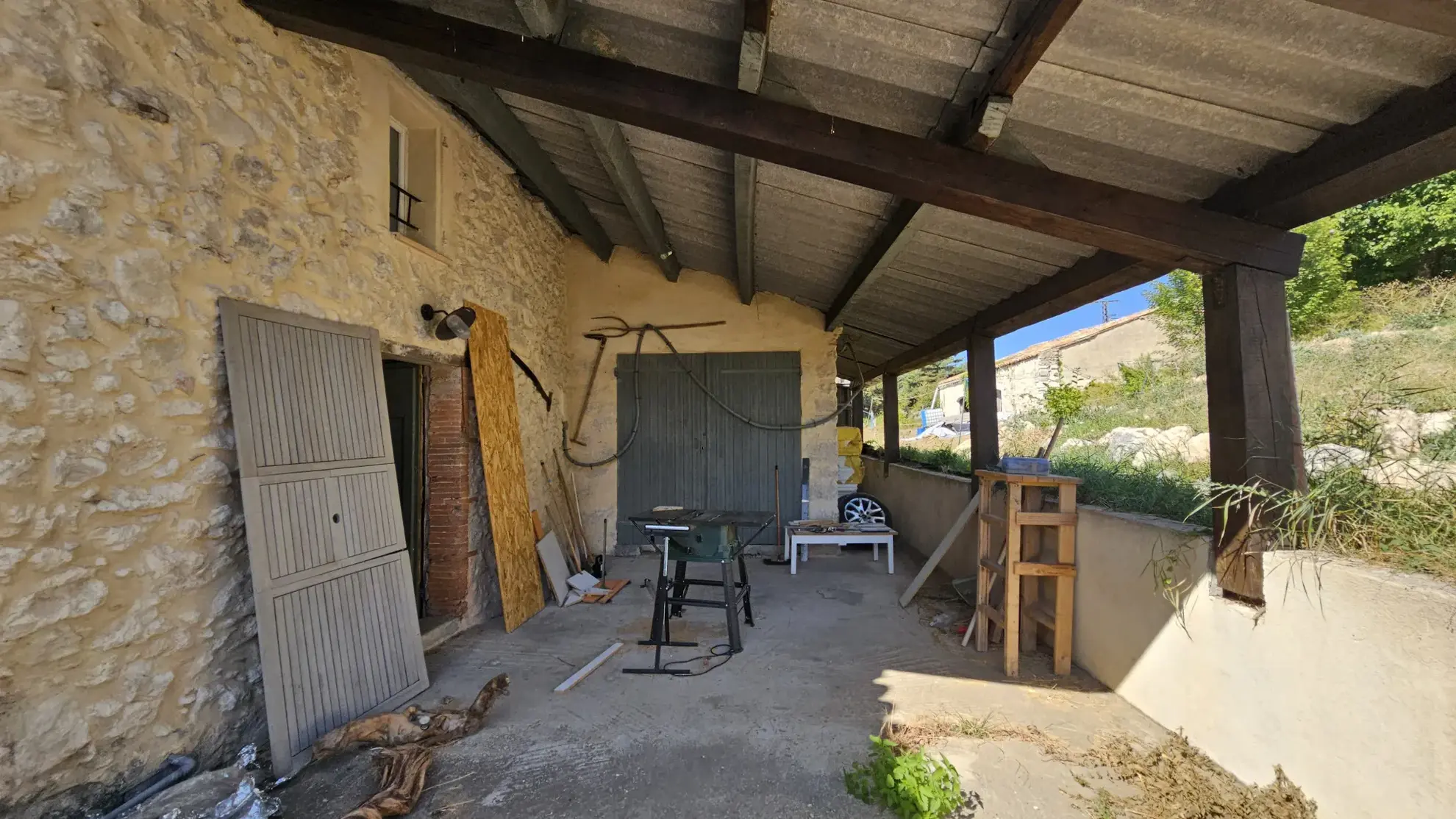 Maison mitoyenne dans un ancien corps de ferme à Andon 