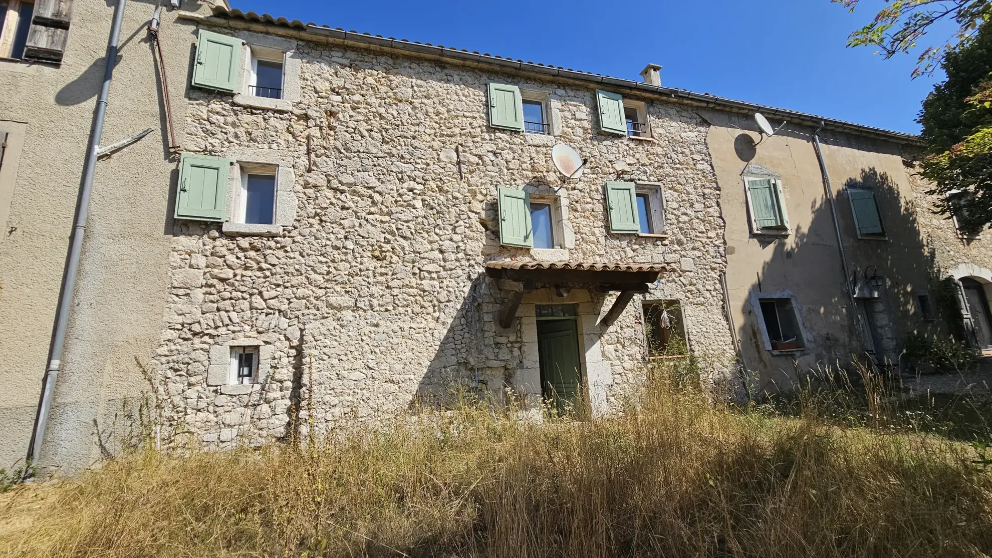 Maison mitoyenne dans un ancien corps de ferme à Andon 