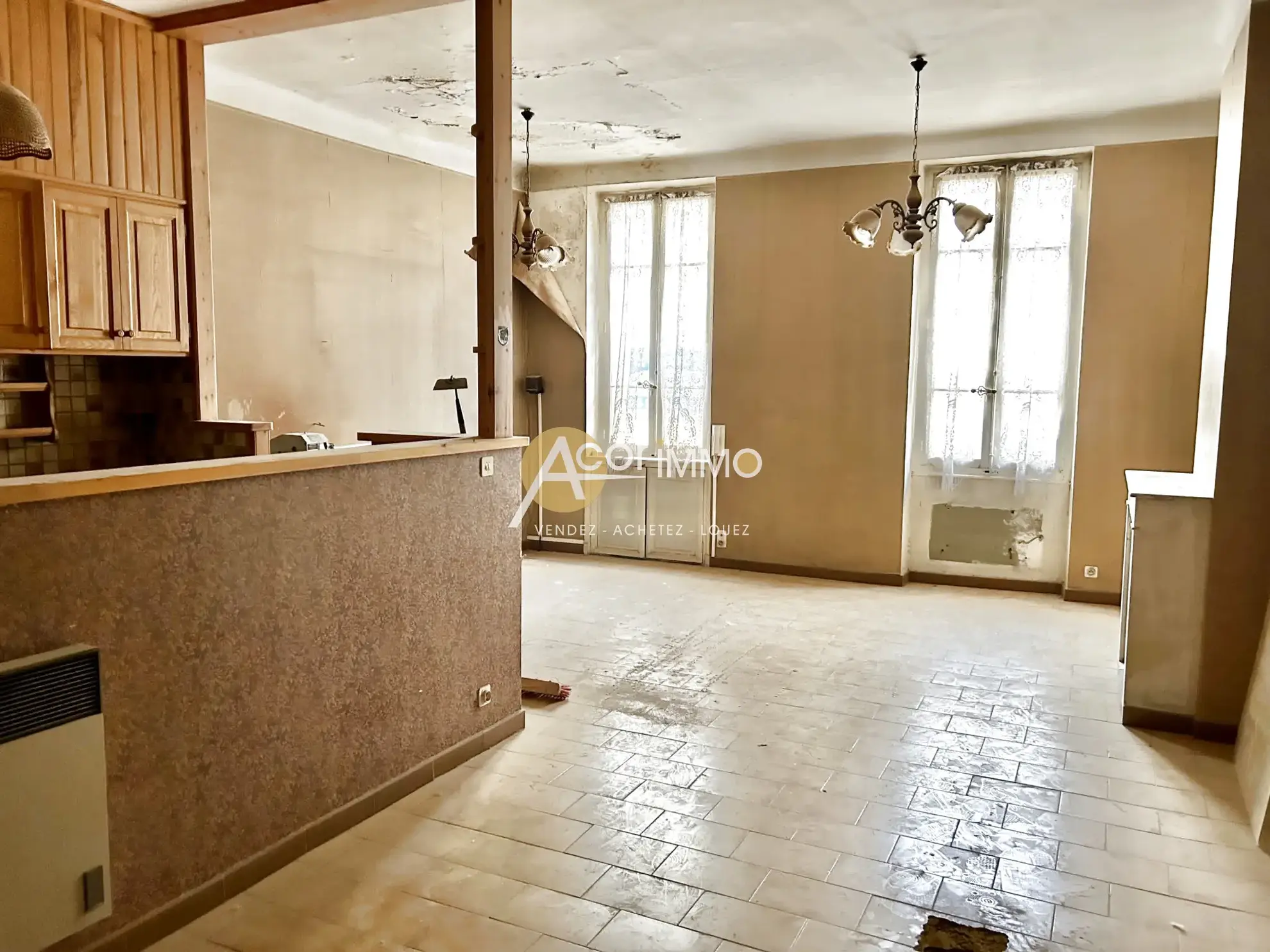 Maison de ville à La Seyne-sur-Mer - 115 m² avec local commercial 