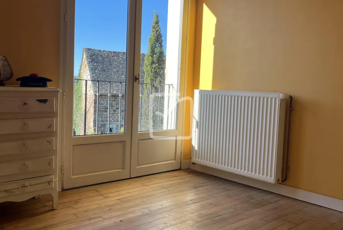 Maison en pierres de brasier rouge à Objat - 4 pièces, 96 m² 