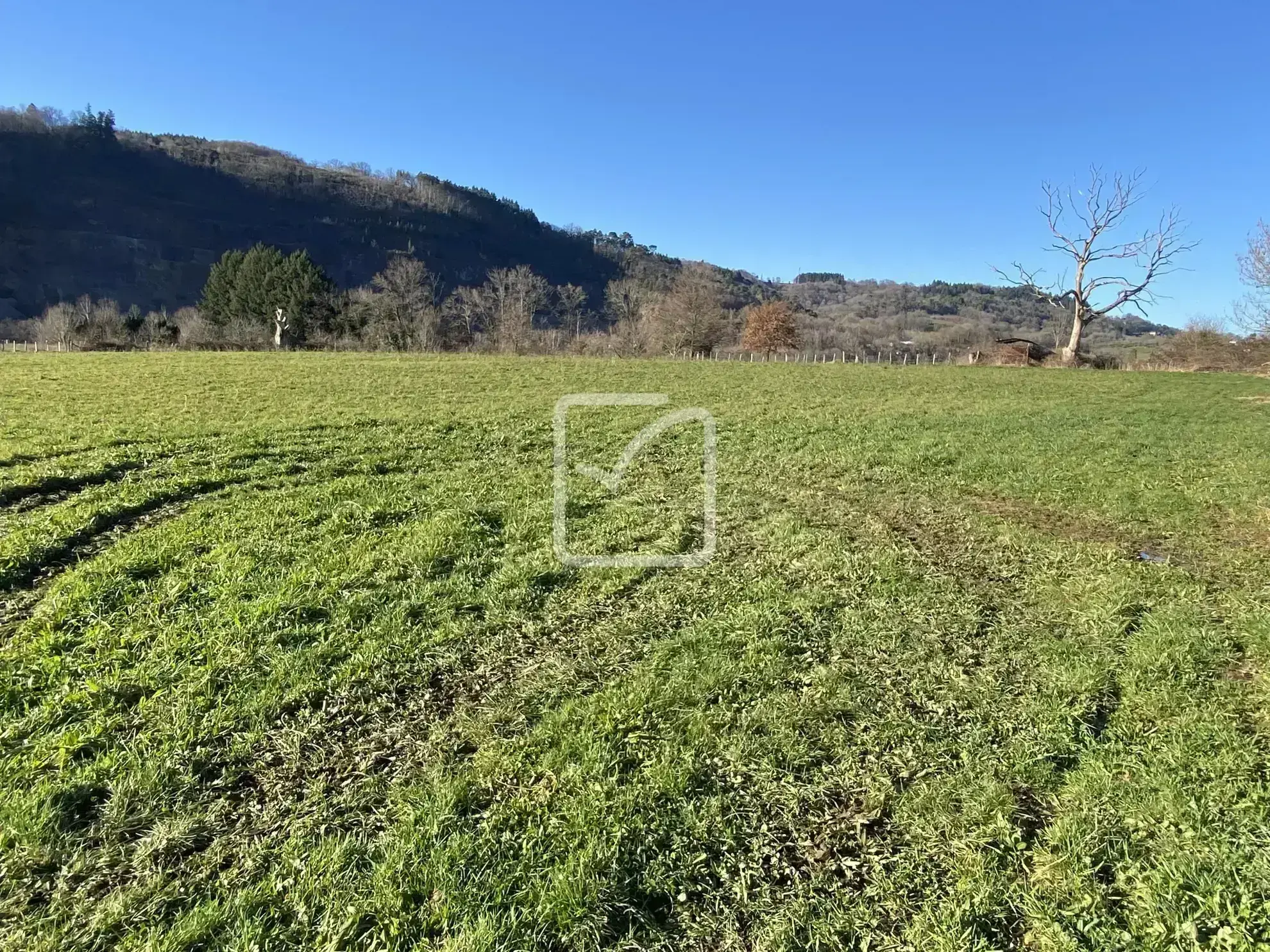 Beau terrain constructible à Aubazines proche de Malemort 